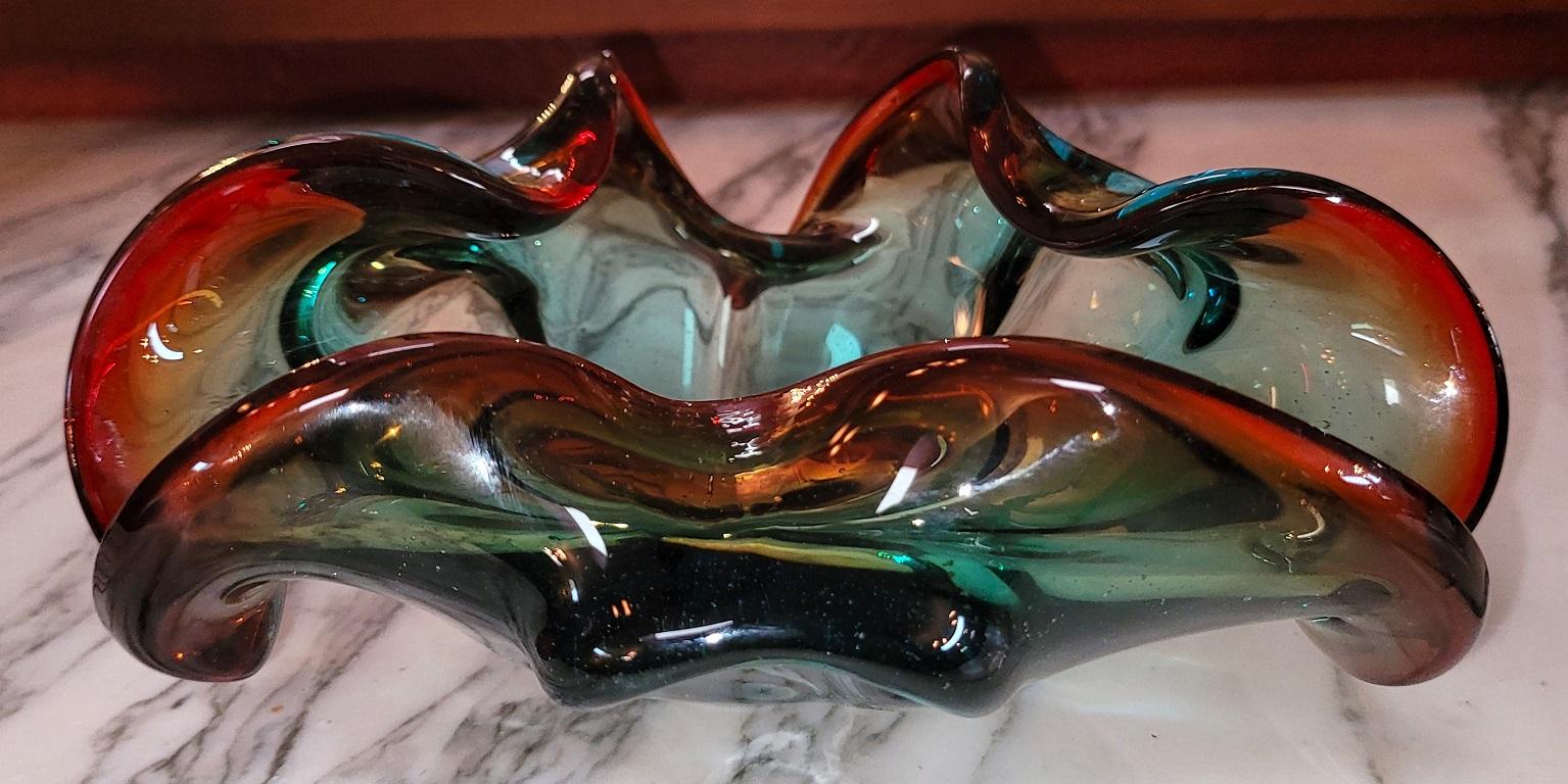 Fait main Bol à coquille en verre d'art de Murano du milieu du siècle en vente