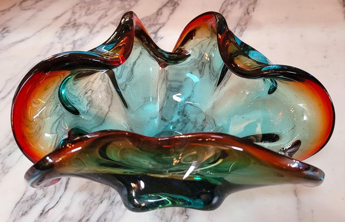 Mid Century Murano Art Glass Shell Bowl In Good Condition For Sale In Dallas, TX
