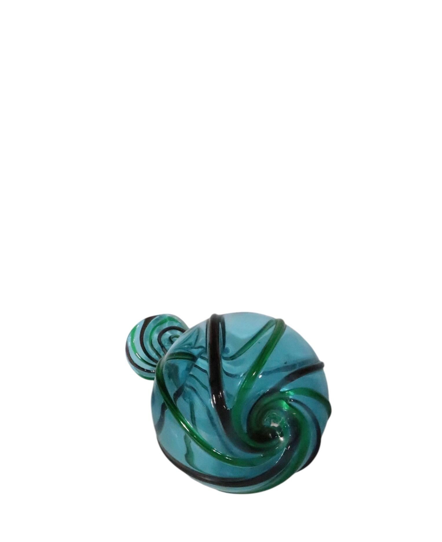 Vaso in vetro artistico di Murano della metà del secolo scorso con corpo blu bulboso att. a Seguso in vendita 3