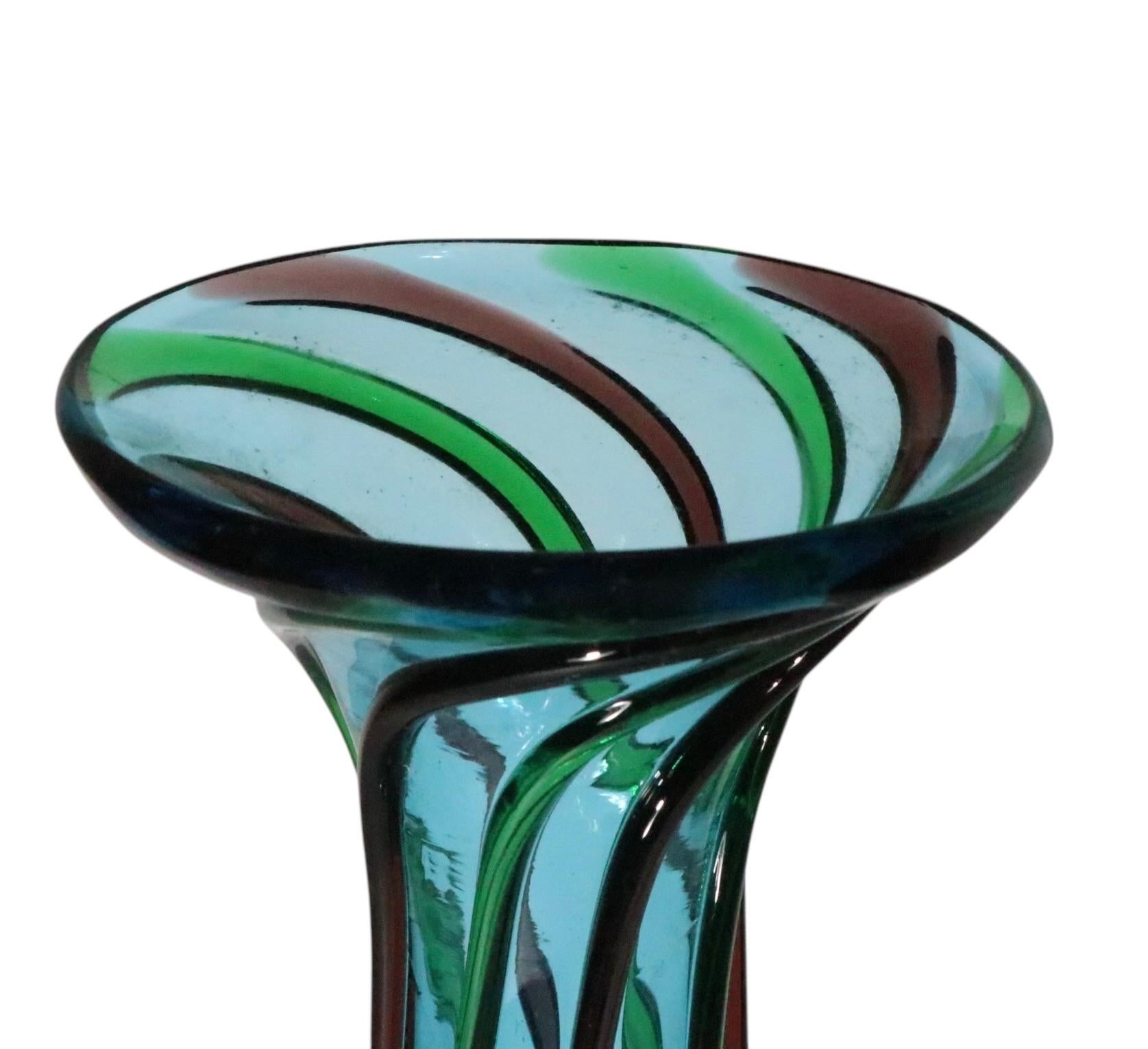 Vaso in vetro artistico di Murano della metà del secolo scorso con corpo blu bulboso att. a Seguso in vendita 4