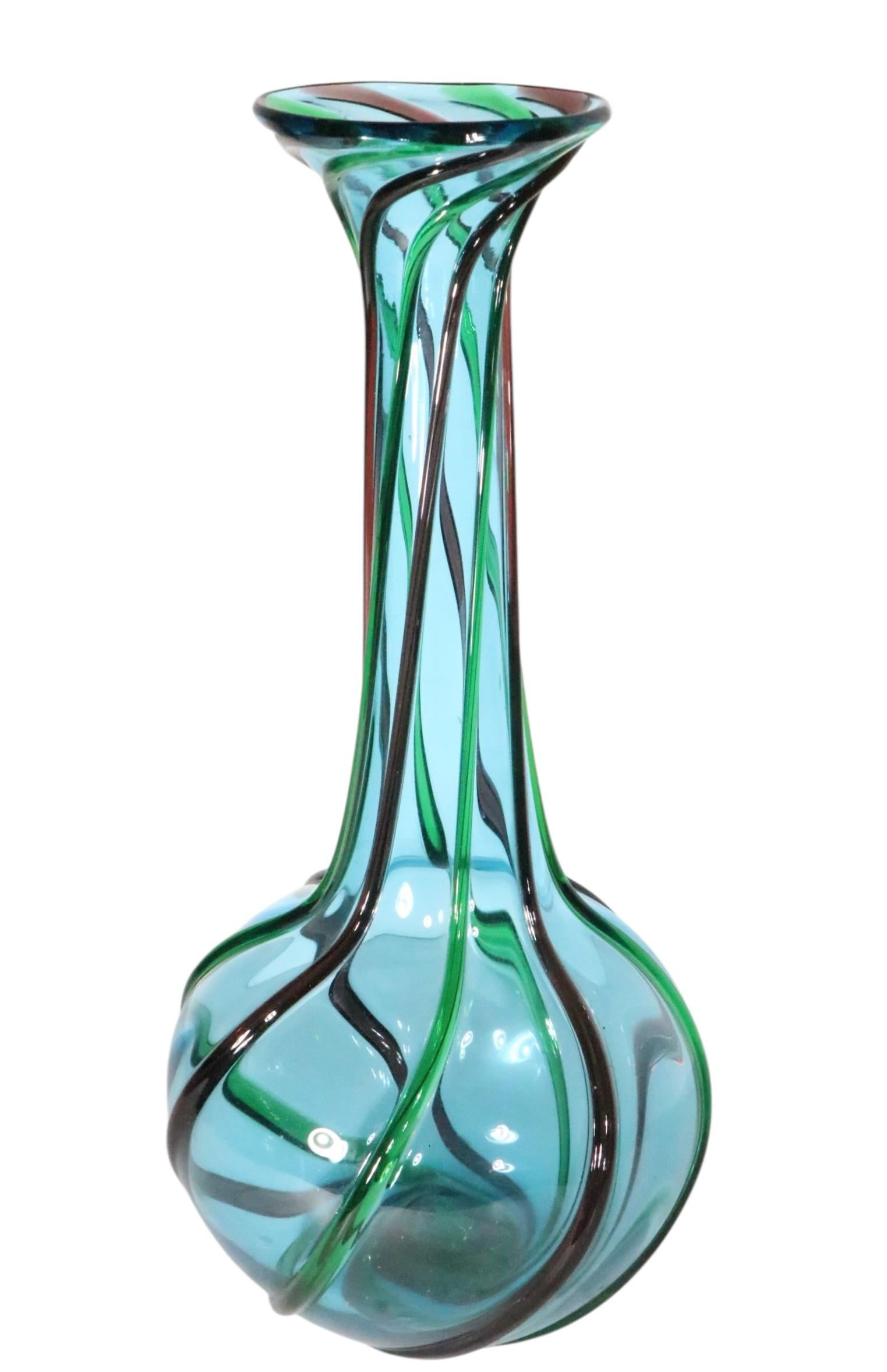 Vaso in vetro artistico di Murano della metà del secolo scorso con corpo blu bulboso att. a Seguso in vendita 8