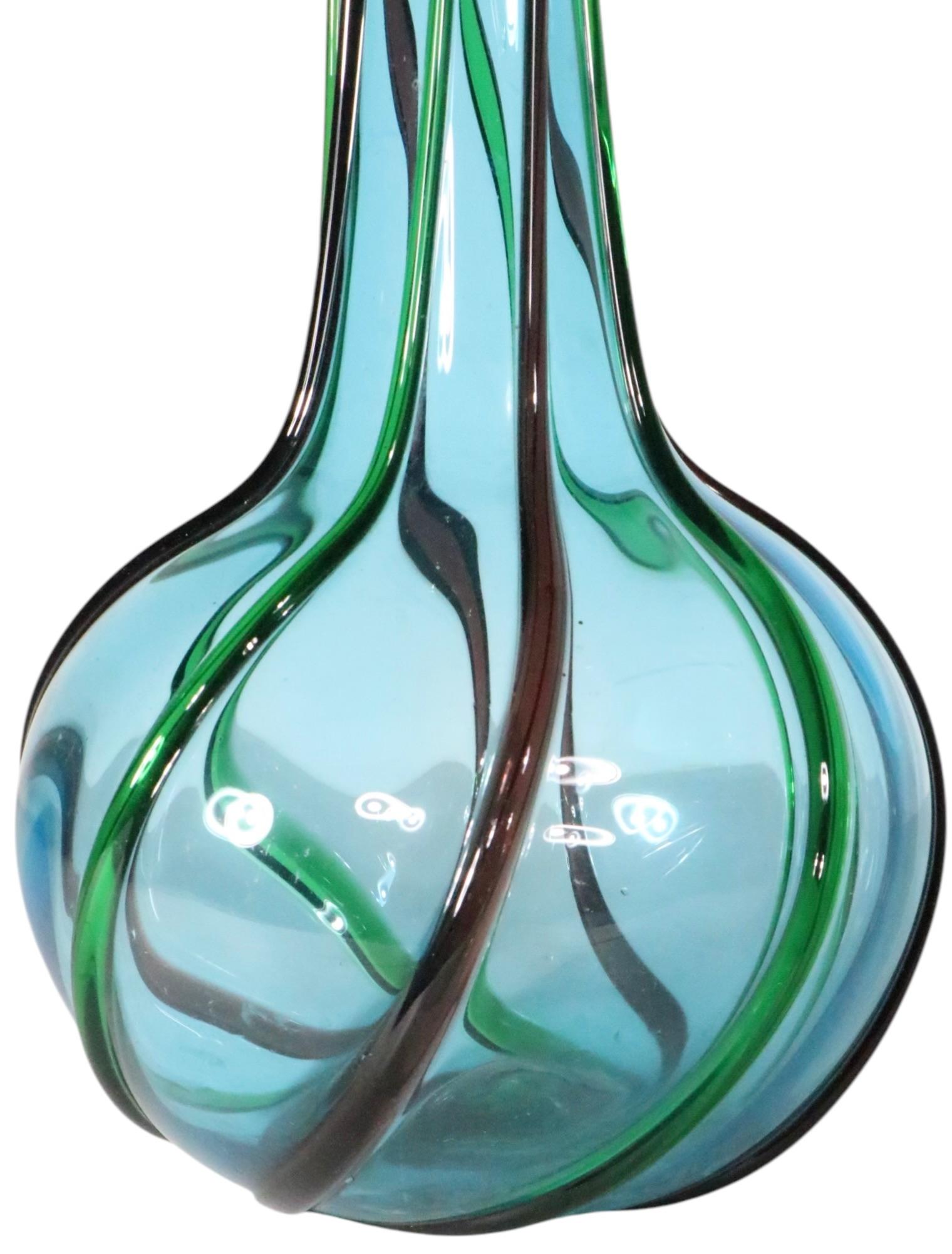 XX secolo Vaso in vetro artistico di Murano della metà del secolo scorso con corpo blu bulboso att. a Seguso in vendita