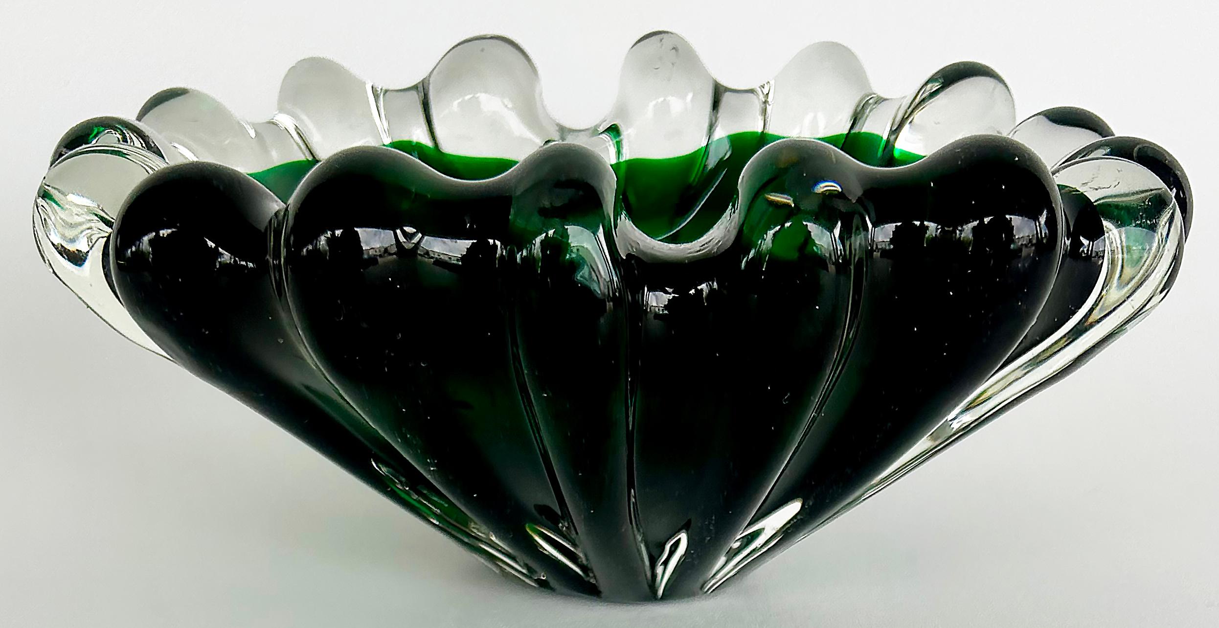 Mid-Century moderno Ciotola in vetro pesante di Murano del 1950 Barovier&Toso, verde a coste, trasparente in vendita