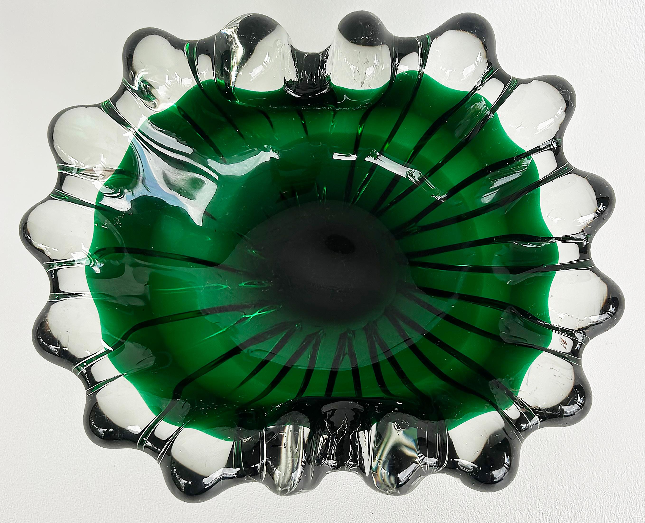 Ciotola in vetro pesante di Murano del 1950 Barovier&Toso, verde a coste, trasparente In condizioni buone in vendita a Miami, FL
