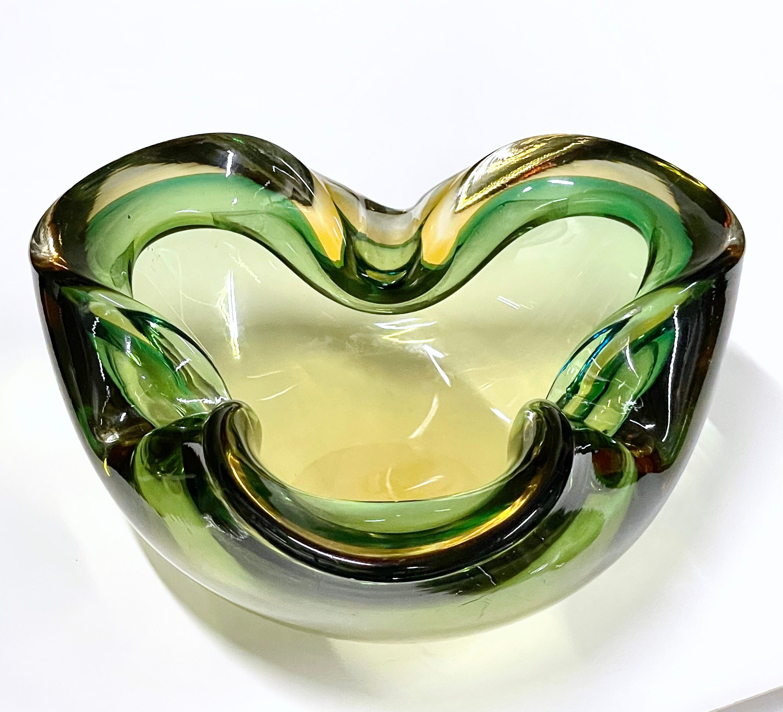 Mid Century Murano geblasenes Glas Aschenbecher / Schale im Angebot 1