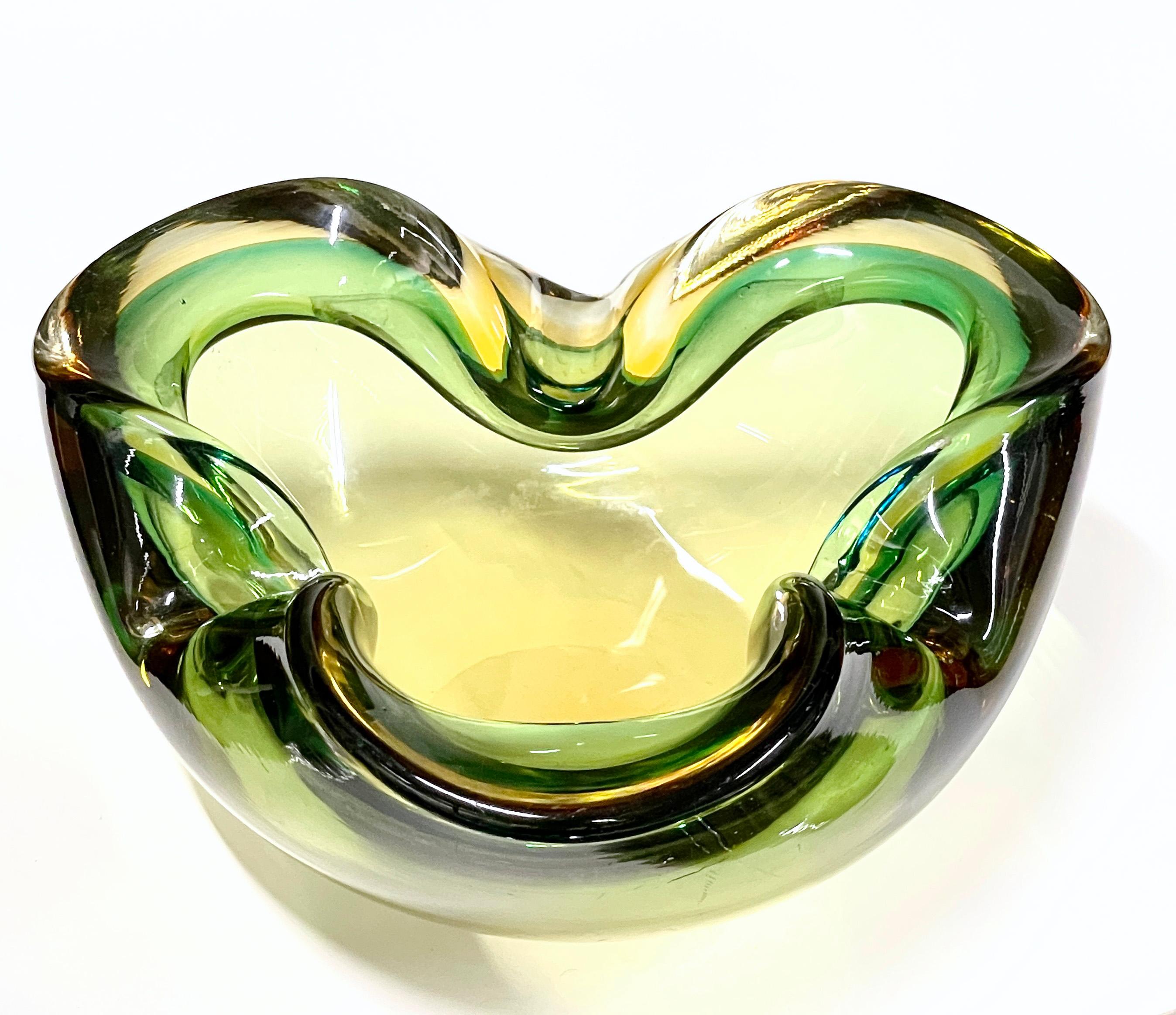 Mid Century Murano geblasenes Glas Aschenbecher / Schale im Angebot 2