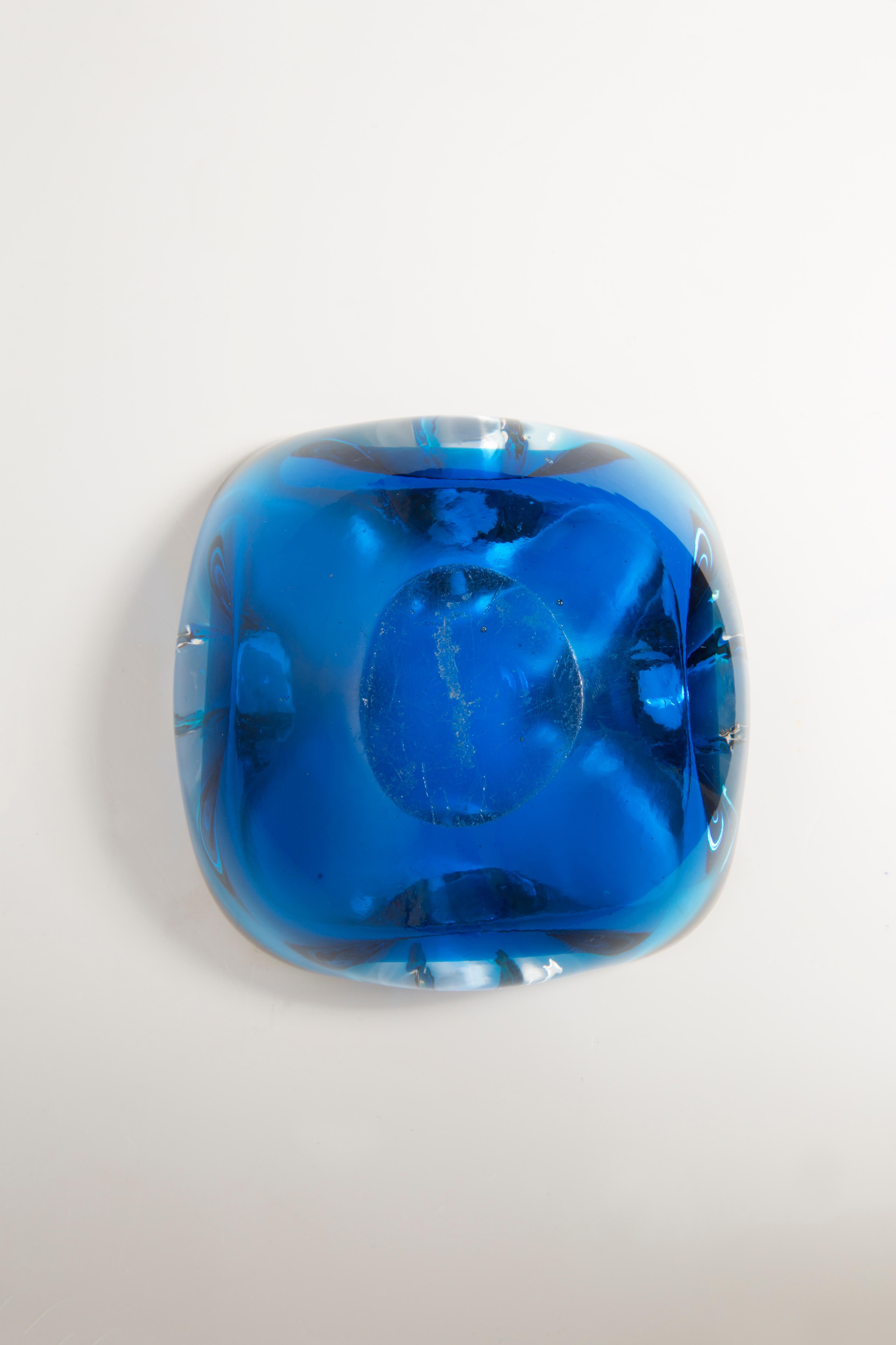 Aschenbecherschale aus blauem Muranoglas aus der Mitte des Jahrhunderts, Italien, 1970er Jahre im Angebot 1