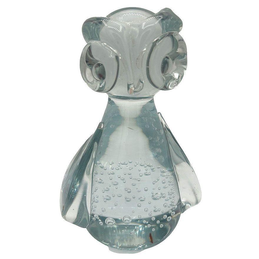Esta escultura de búho de mediados de siglo combina la elegancia con el arte, mostrando la experta artesanía del artista de la isla de Murano. Su cuerpo de cristal transparente presenta un patrón de burbujas de aire controladas, que añaden
