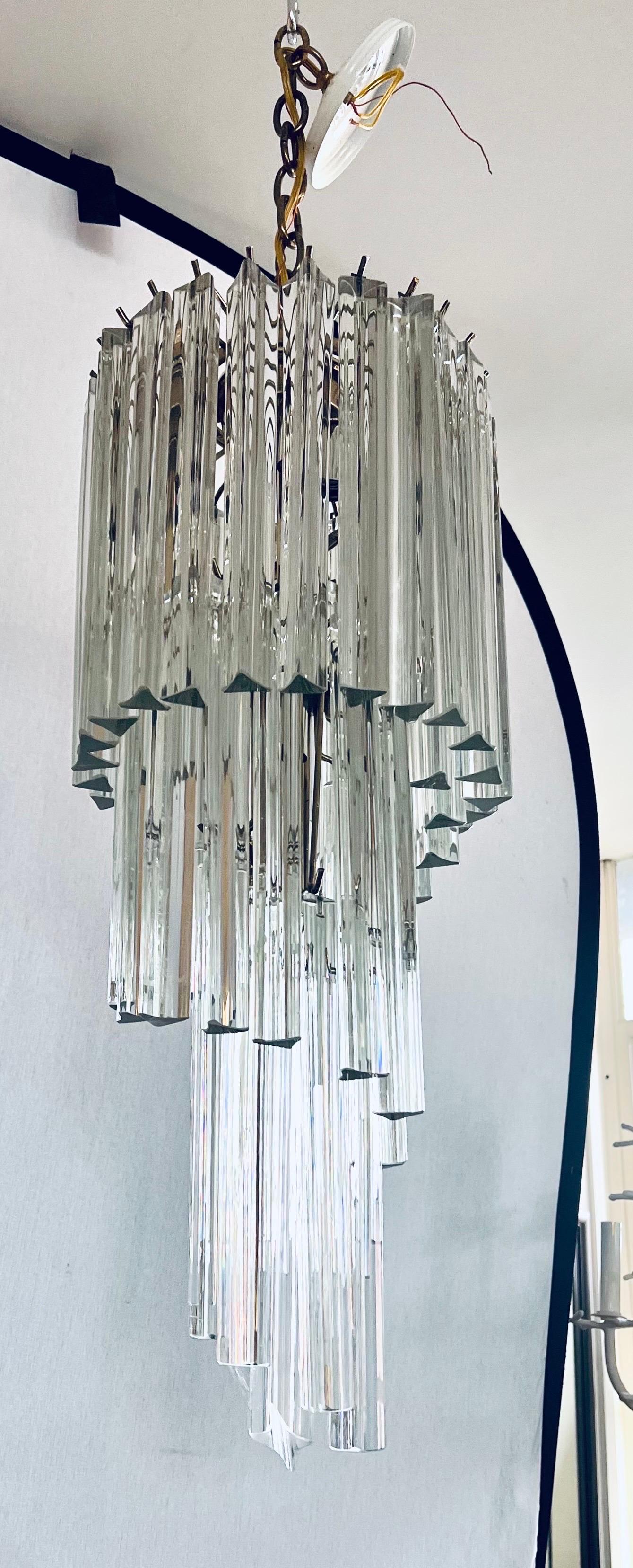 Mid Century Murano Camer Glass Spirale Kronleuchter (Messing) im Angebot