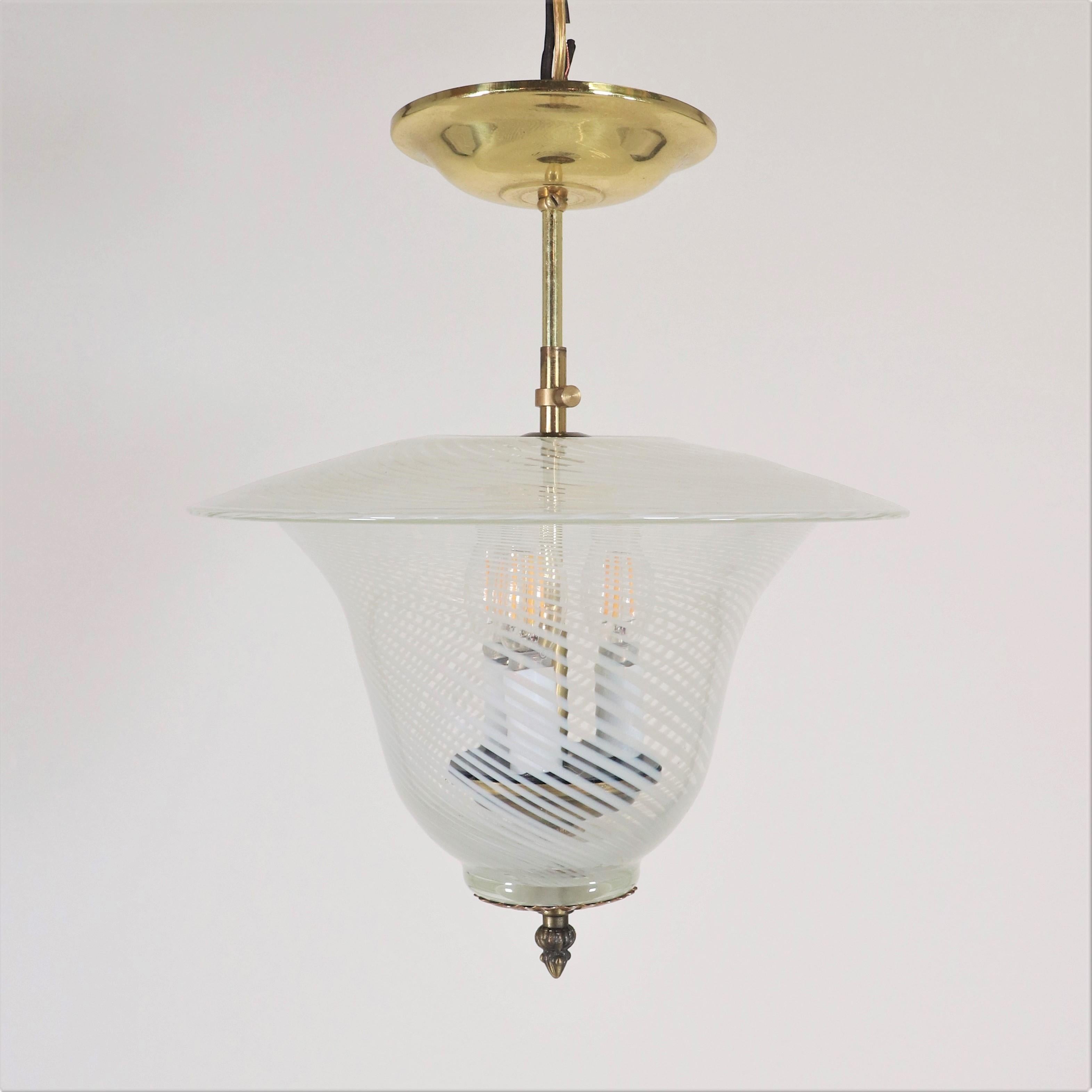 Mid-Century moderno Plafoniera di Murano del metà del secolo scorso con filigrana bianca in vendita