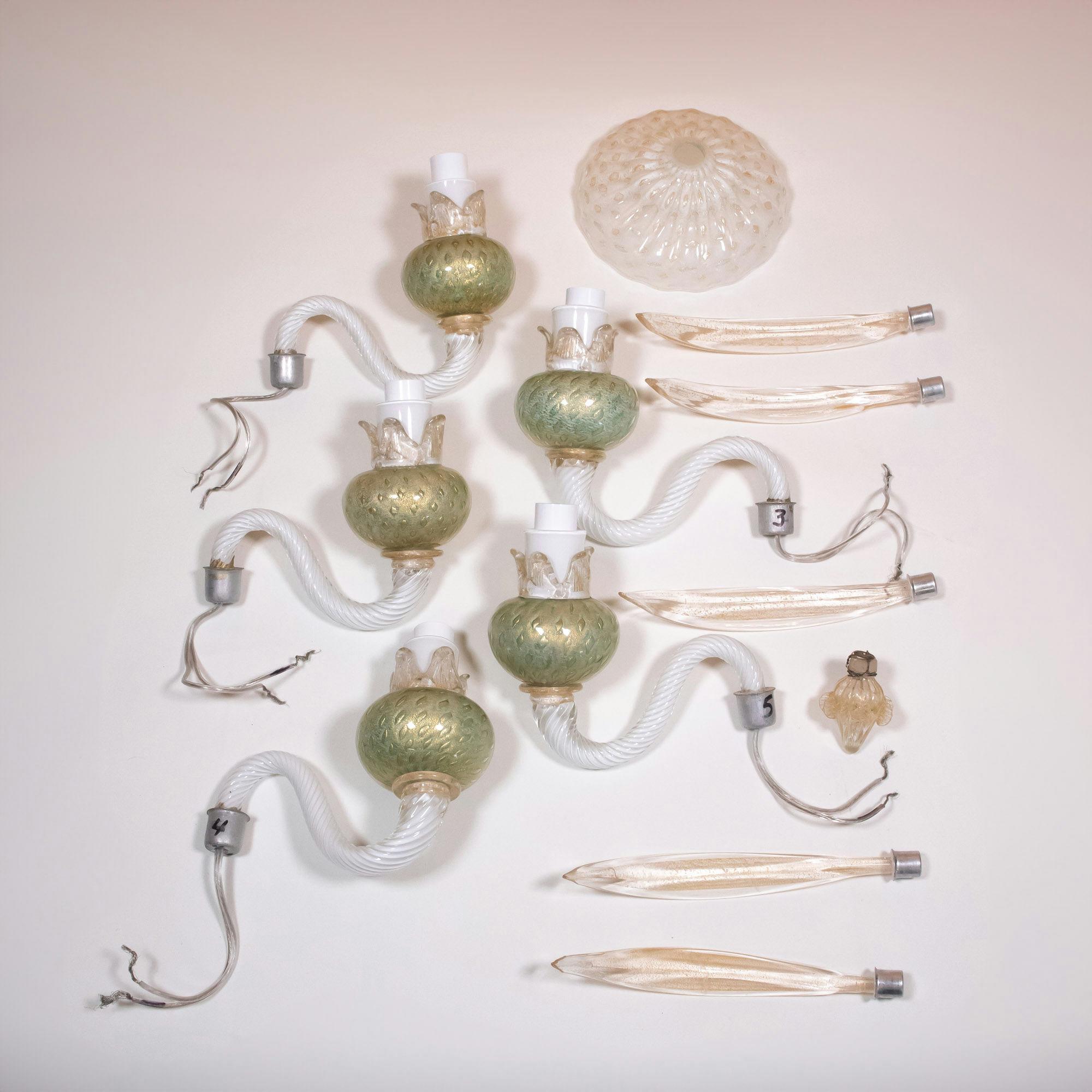 Fatto a mano Lampadario di Murano di metà secolo con melograni verdi in vendita