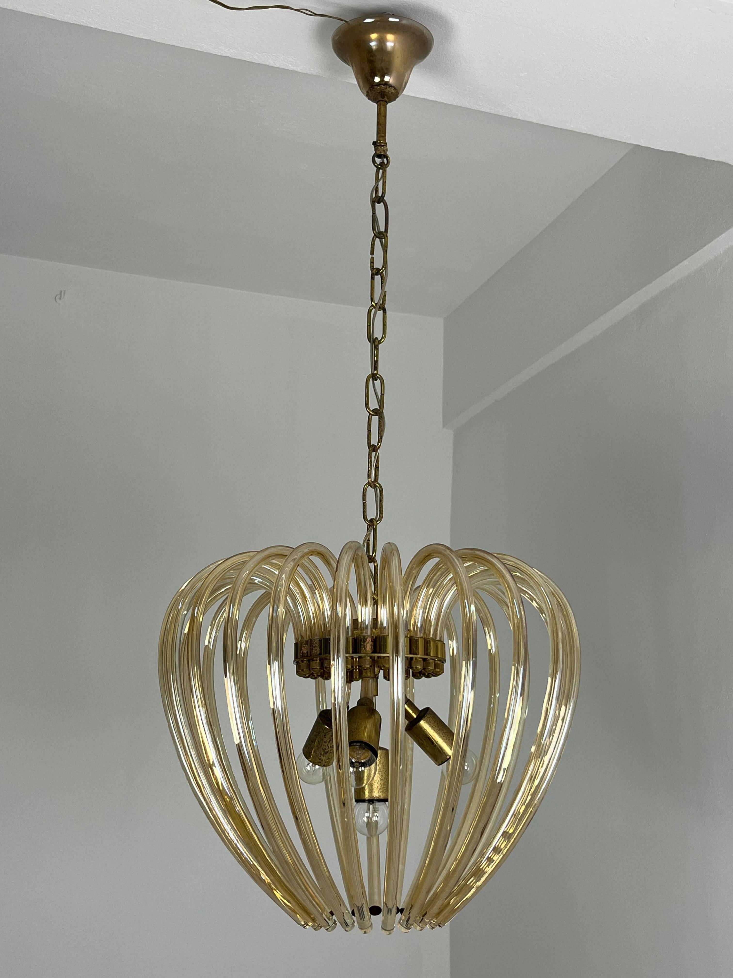 Metà XX secolo Lampadario a 4 luci in vetro di Murano e ottone della metà del secolo scorso attribuito a Venini, 1950 in vendita