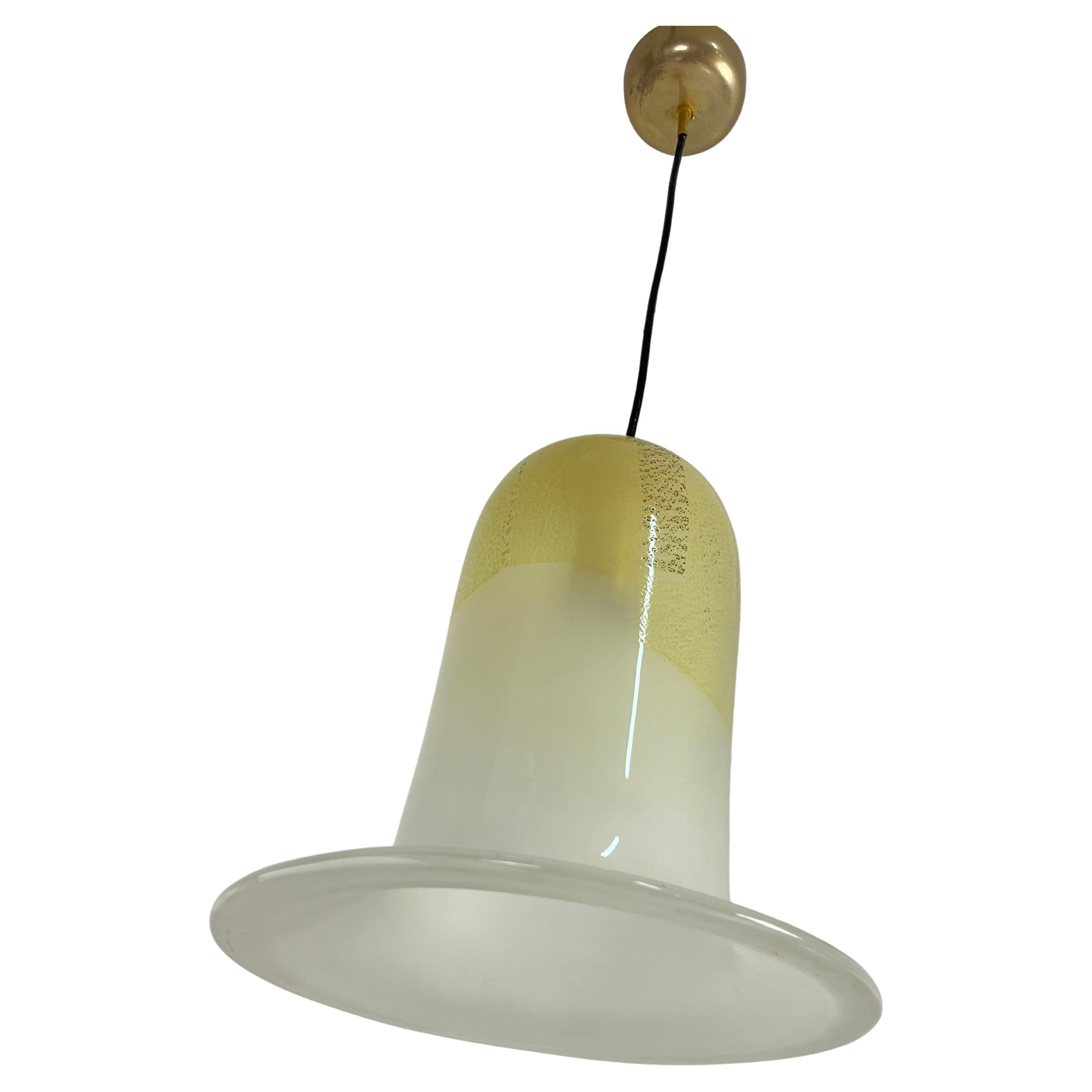 Lámpara de campana de cristal de Murano y latón de mediados de siglo, atribuida a Venini, años 60 en venta