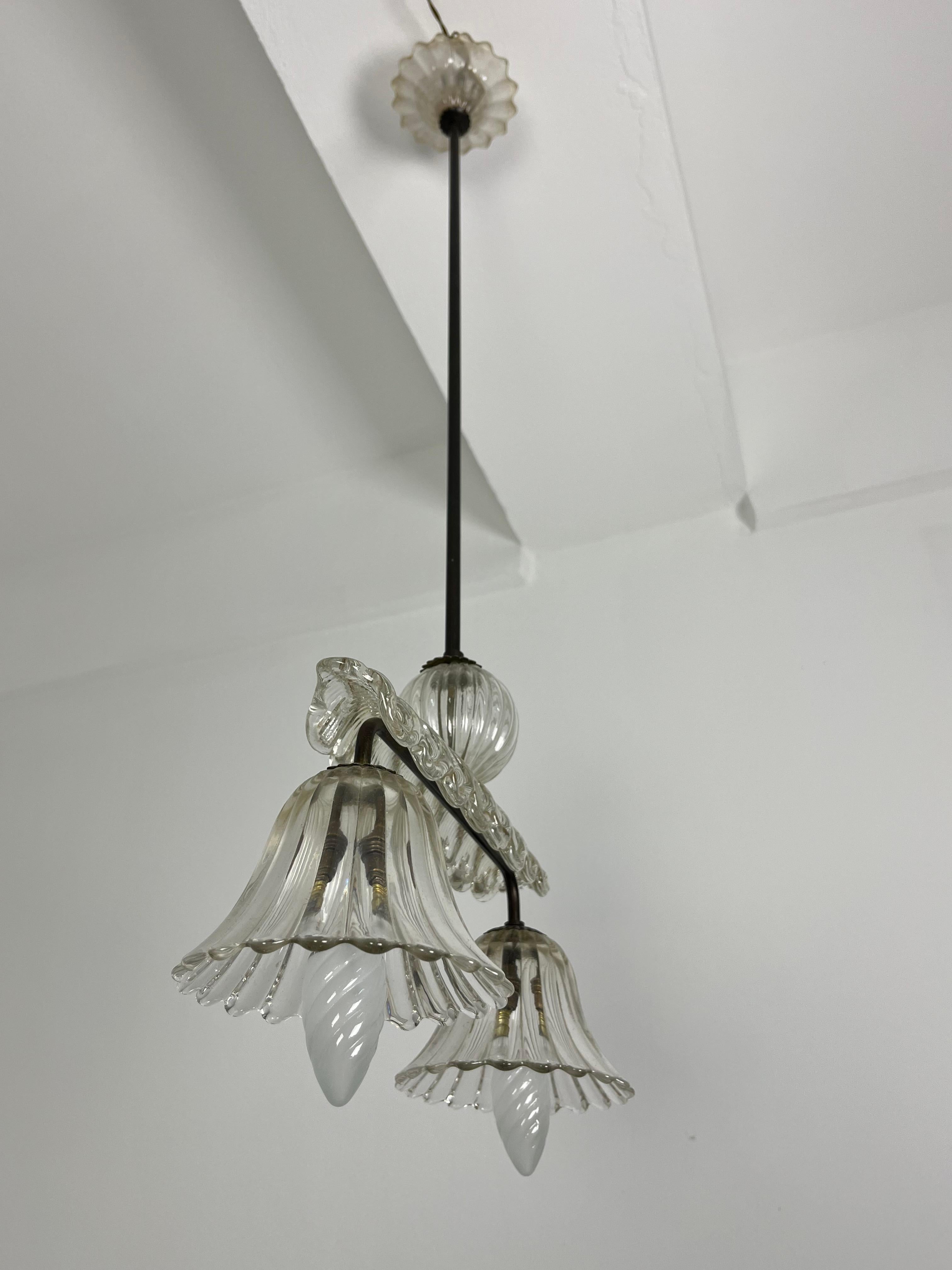 Lampadario di metà secolo in vetro di Murano e ottone di Barovier&Toso, anni '40 In condizioni buone in vendita a Palermo, IT