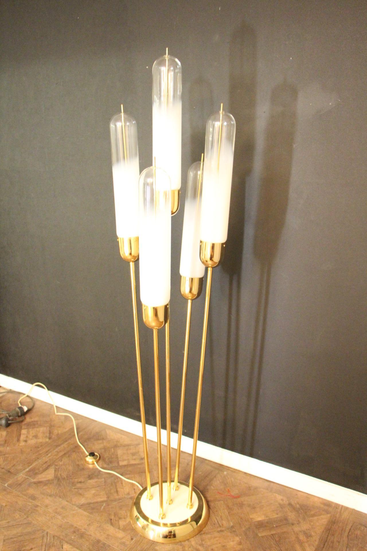 This five-armed large Mid-Century Modern floor lamp was
designed by Carlo Nason for Mazzega in 1970's. It was made in Italy. 
It is very rare because it is brass plated and its base is beige and gloden.
Its shades are in mouth blown Murano glass