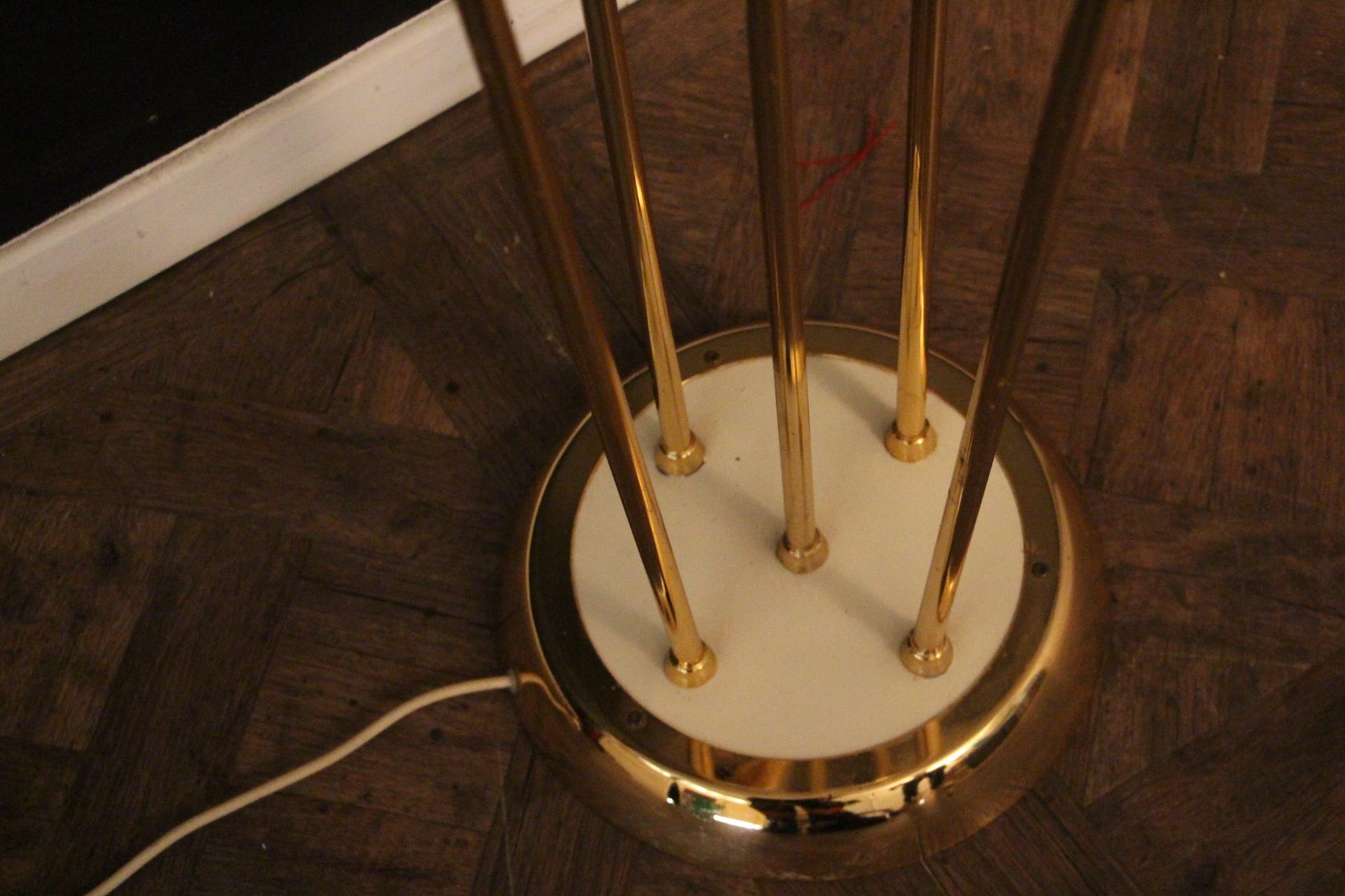 Mid-Century Murano Glass and Brass Floor Lamp by Carlo Nason for Mazzega In Good Condition For Sale In Saint-Ouen, FR