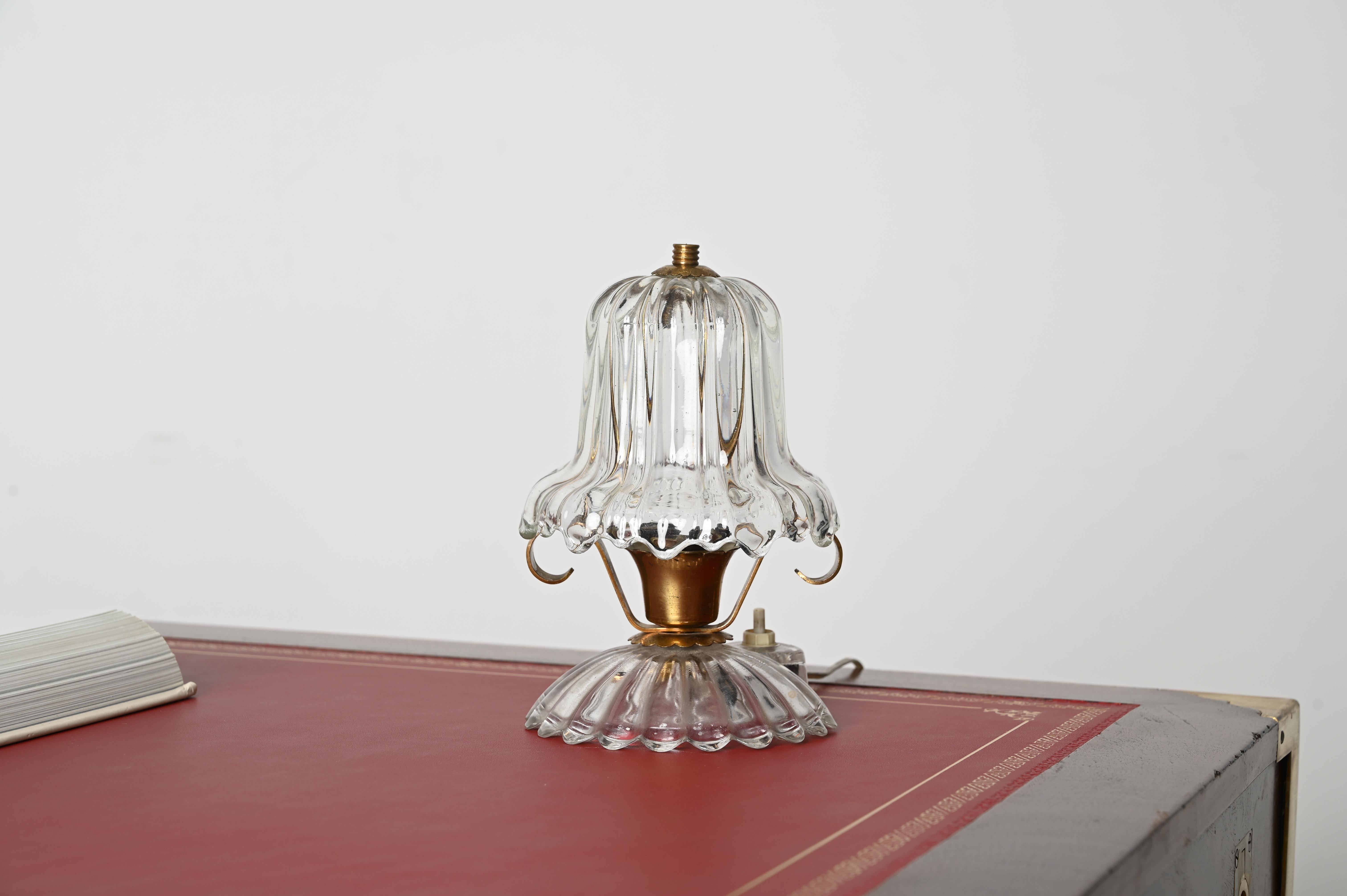 Stunning table lamp in Murano mouth blown crystal glass and brass. This romantic table lamp was made in the early 40s in Italy by Barovier and its design is attributed to the mastery of Carlo Scarpa.

In amazing condition, with no chips or cracks.