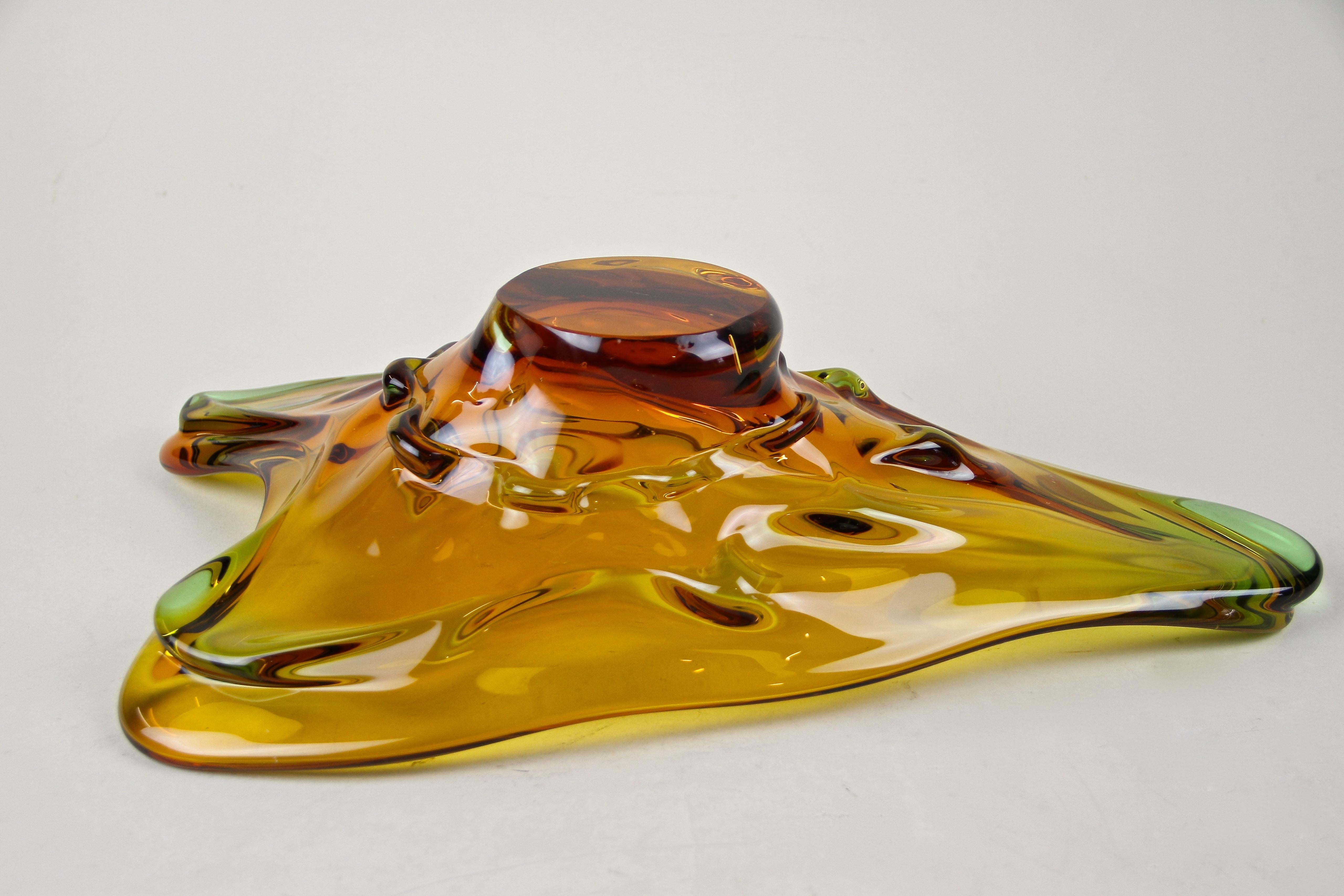 Mid-Century Murano Glass Bowl Amber Colored, Italy, circa 1960/70 For Sale 5