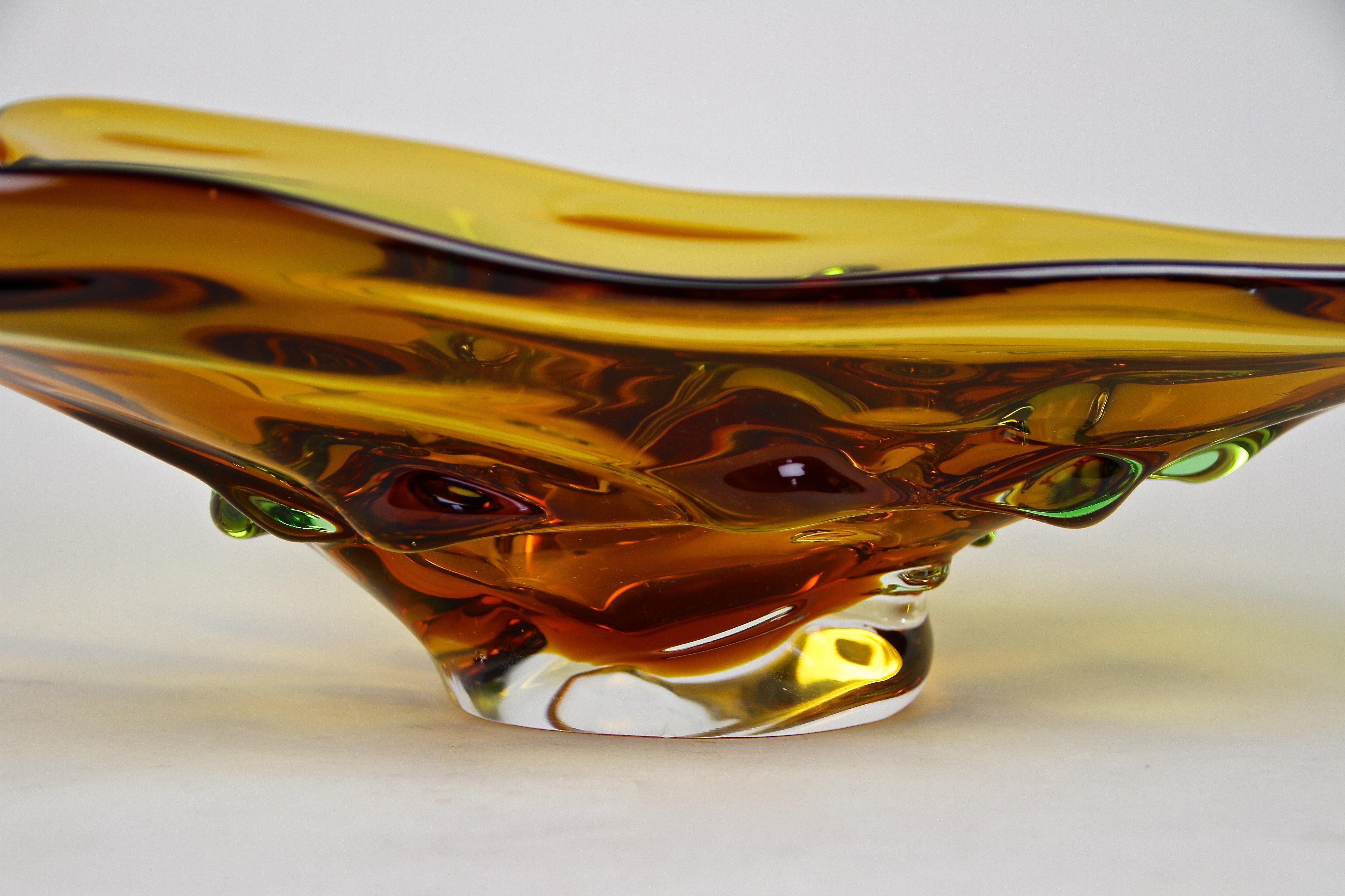 Mid-Century Murano Glass Bowl Amber Colored, Italy, circa 1960/70 For Sale 1