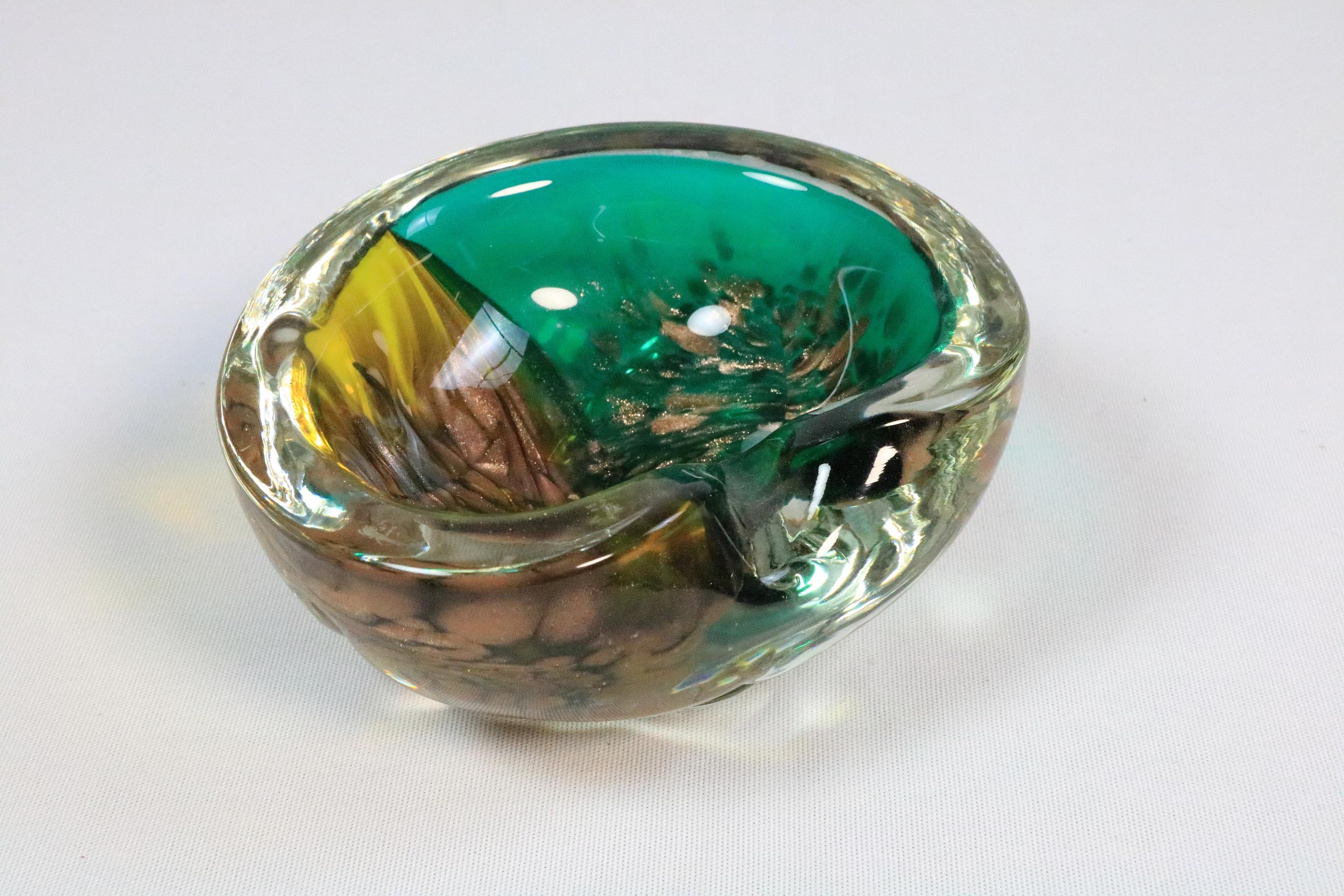 Bol en verre de Murano du milieu du siècle, cendrier, paillettes vertes, 1970 Bon état - En vente à Berlin, BE