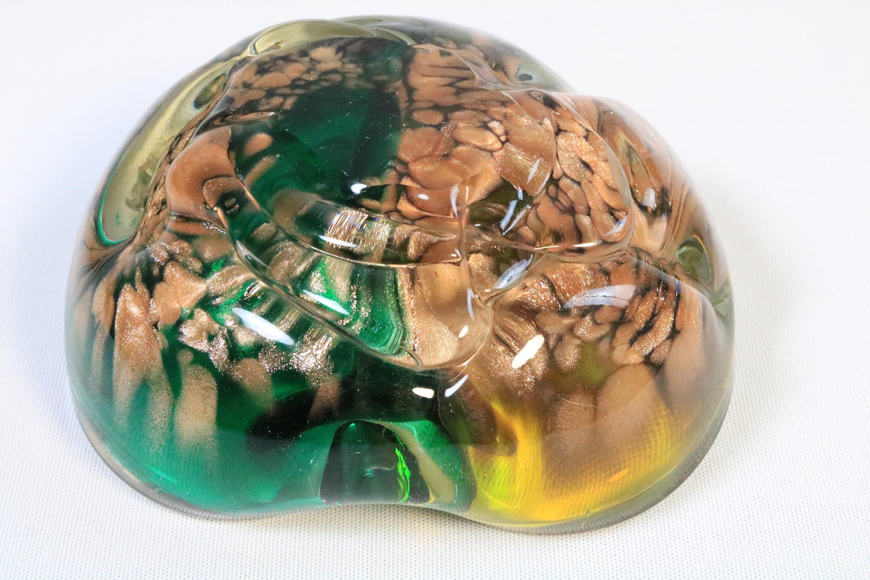 Bol en verre de Murano du milieu du siècle, cendrier, paillettes vertes, 1970 en vente 1