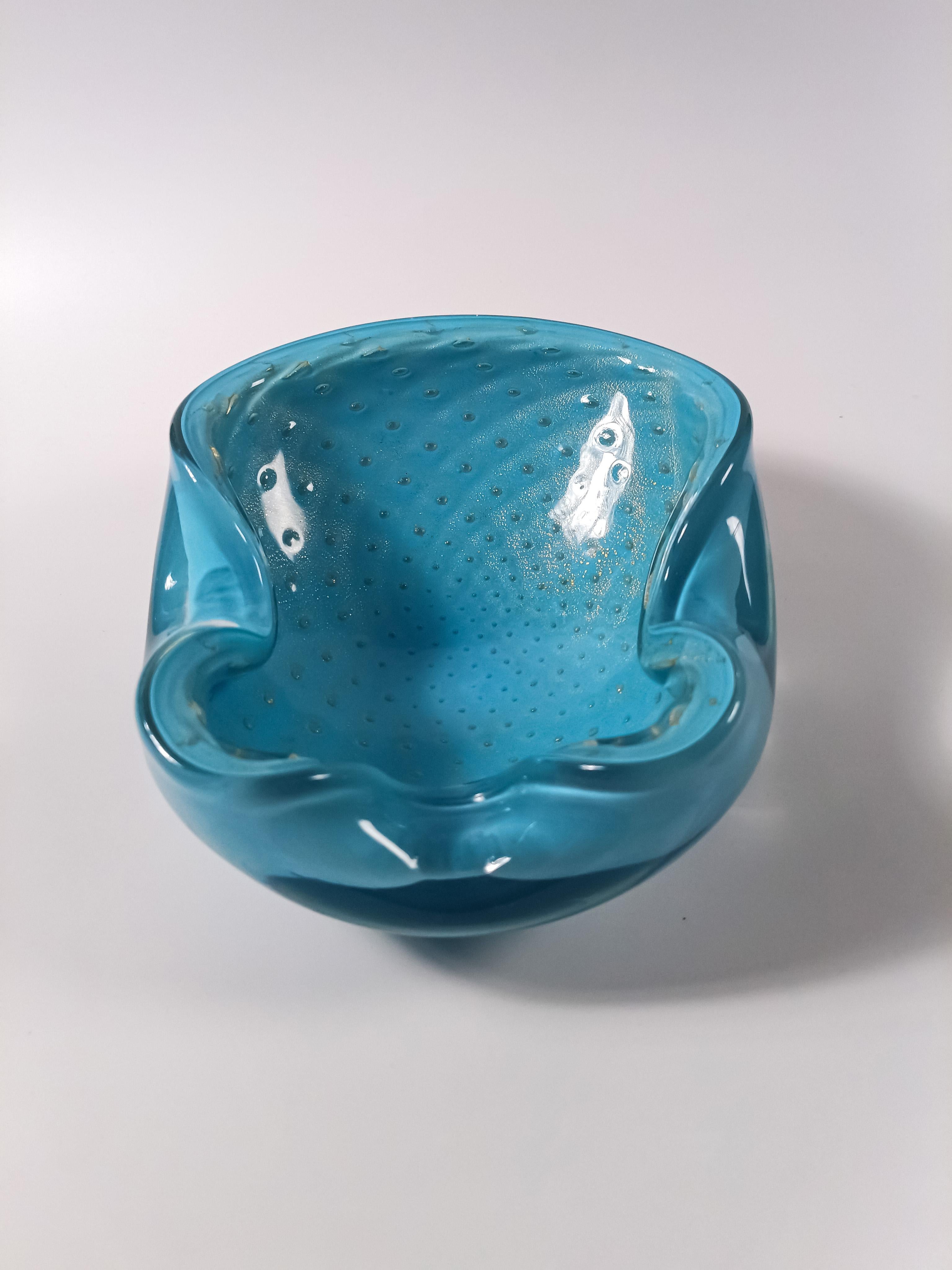 Cuenco de cristal de Murano de mediados de siglo de Alfredo Barbini, azul pálido con polveri dorado en venta 2
