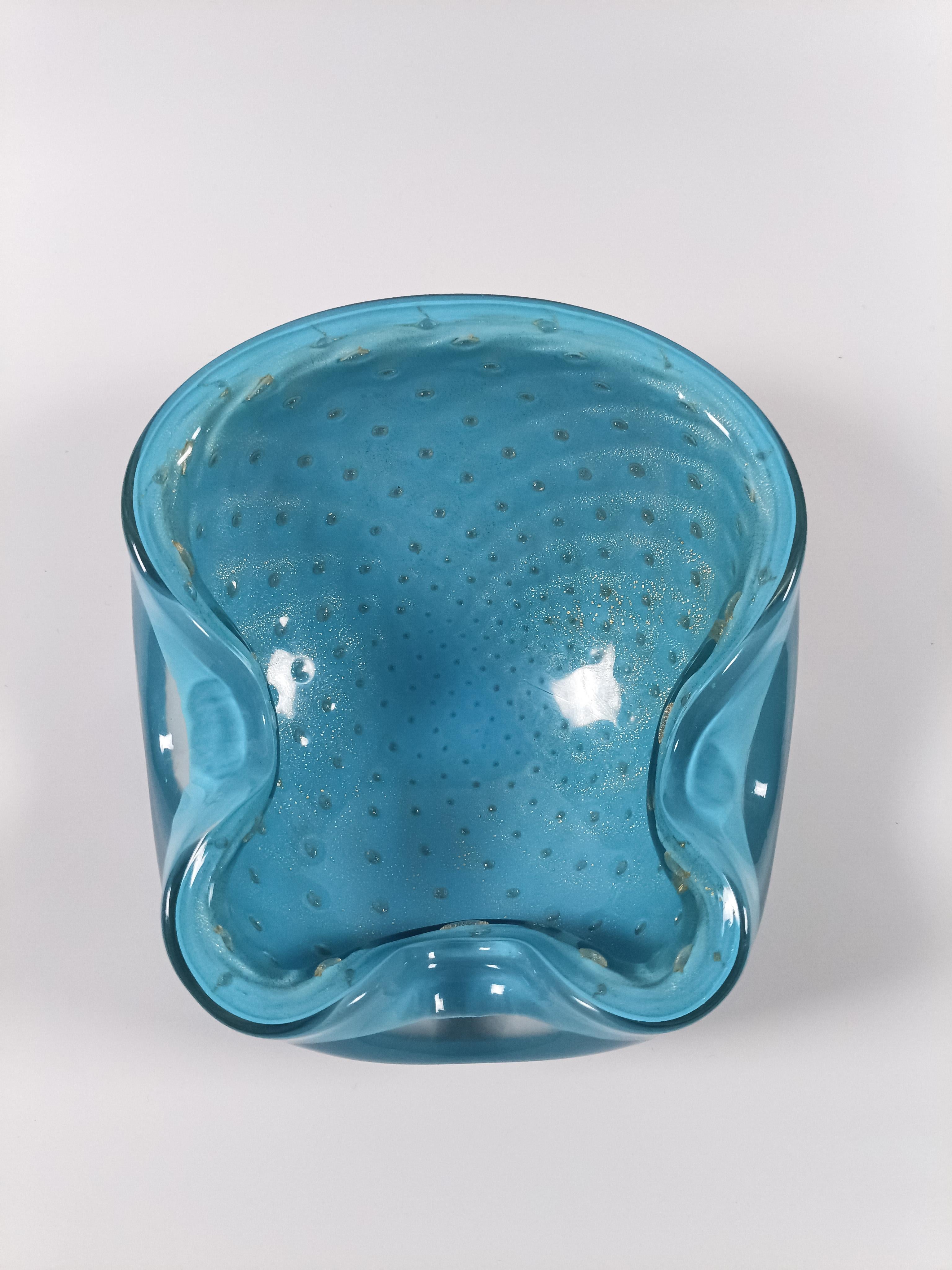 Cuenco de cristal de Murano de mediados de siglo de Alfredo Barbini, azul pálido con polveri dorado en venta 1