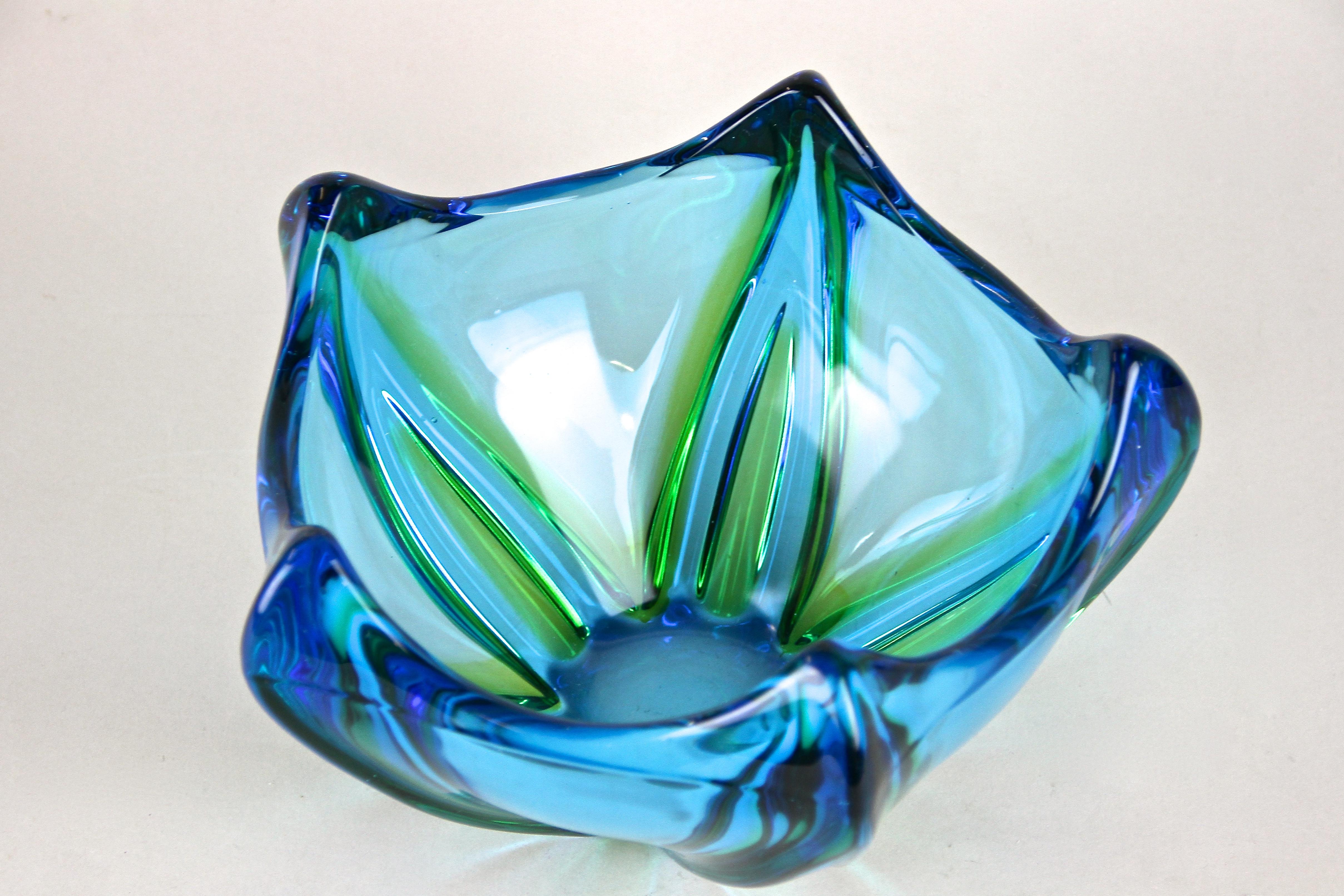Mid-Century Murano Glass Bowl, Italy, circa 1960/70 For Sale 3
