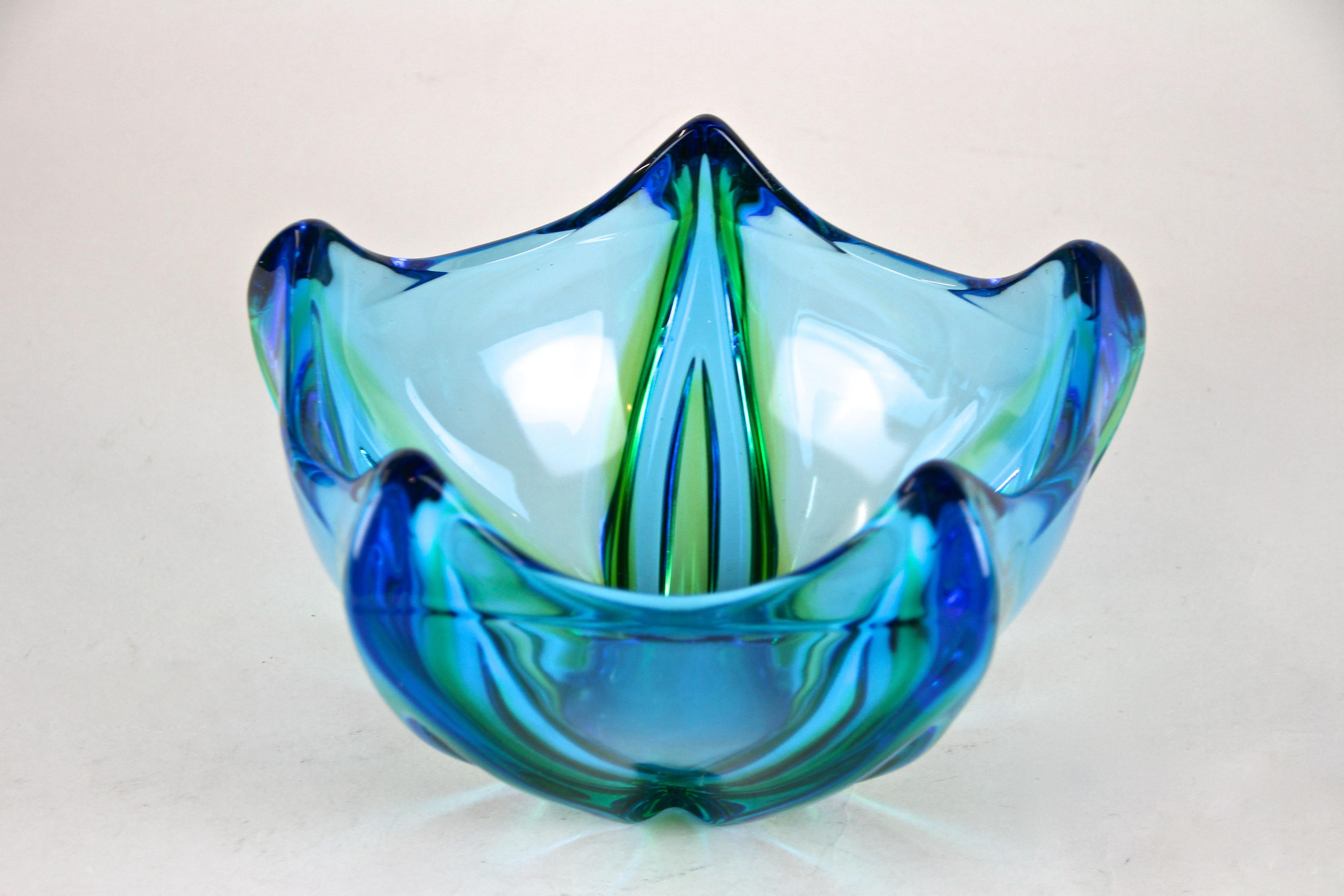 20th Century Mid-Century Murano Glass Bowl, Italy, circa 1960/70 For Sale