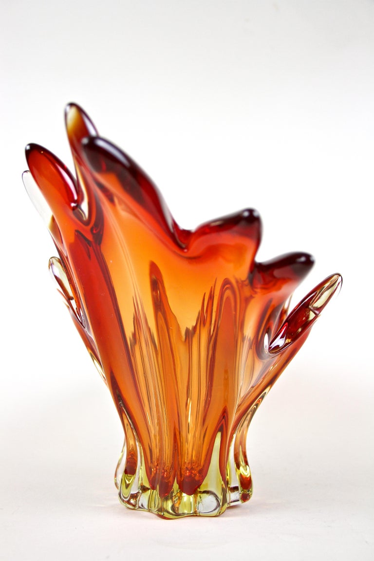Mid-Century Murano Glass Bowl Orange/ Red Tones, Italy, circa 1960/70 For Sale 5