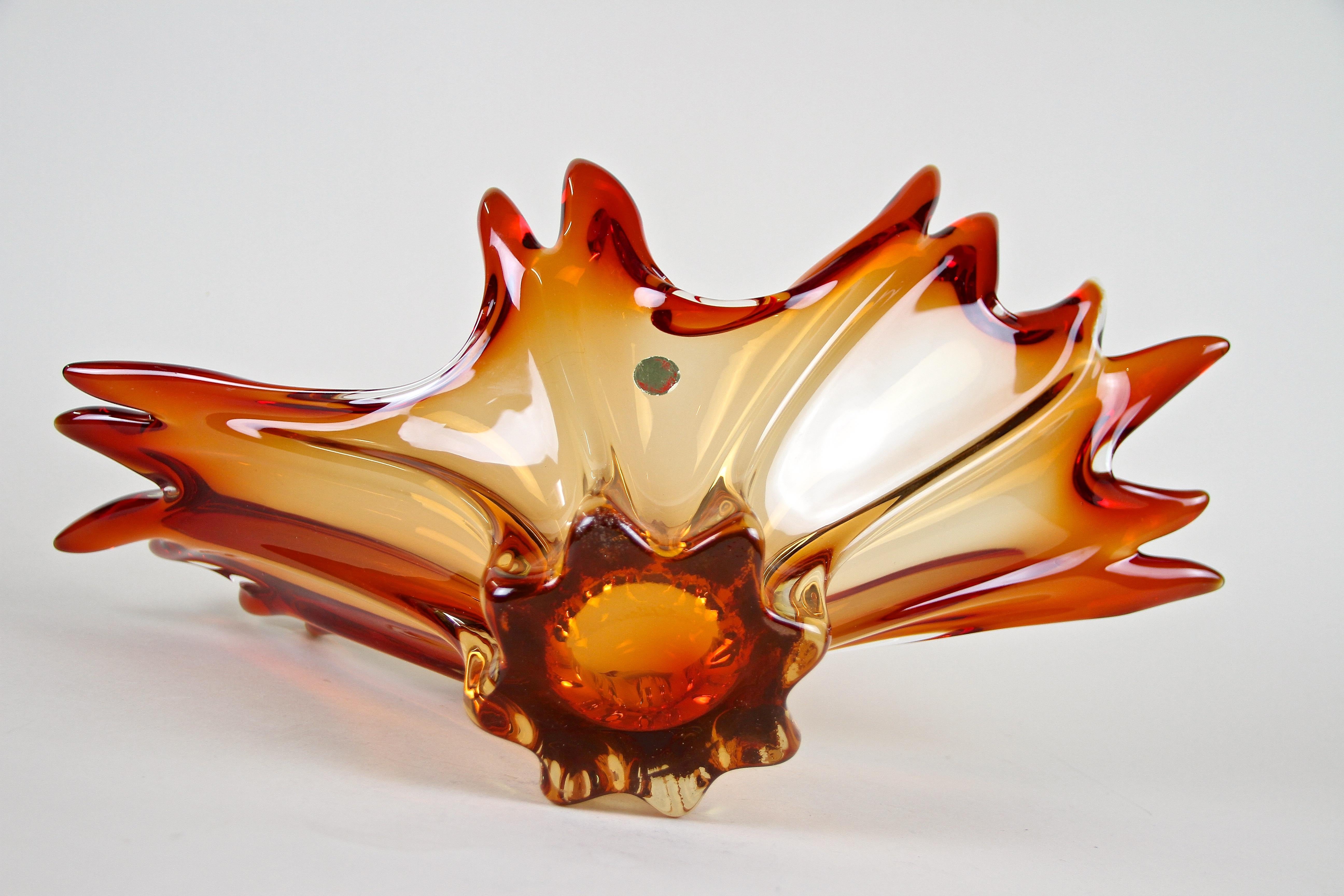 Mid-Century Murano Glass Bowl Orange/ Red Tones, Italy, circa 1960/70 5