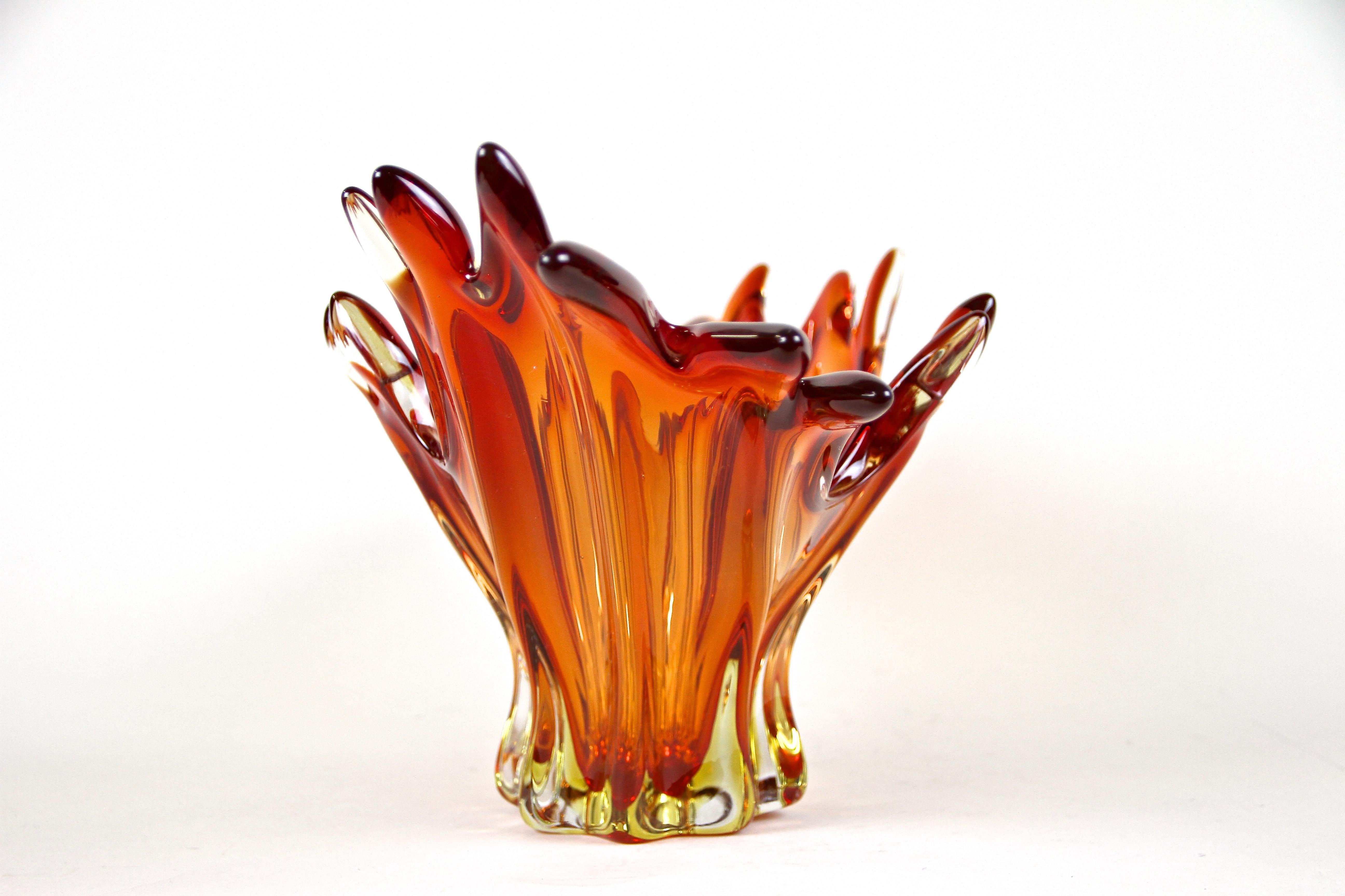 Mid-Century Murano Glass Bowl Orange/ Red Tones, Italy, circa 1960/70 2