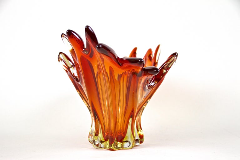 Mid-Century Murano Glass Bowl Orange/ Red Tones, Italy, circa 1960/70 For Sale 3