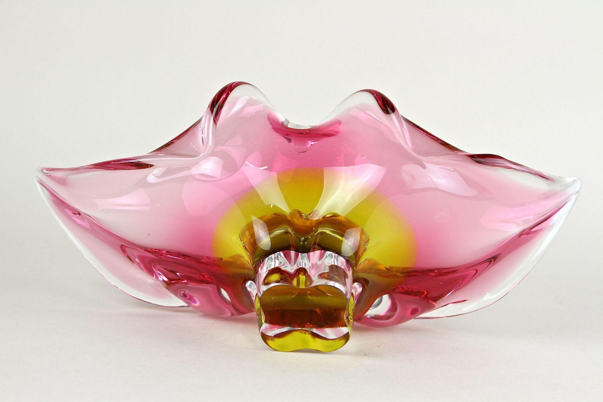 Cuenco de cristal de Murano de mediados de siglo Rosa/Amarillo, Italia ca. 1960 en venta 5