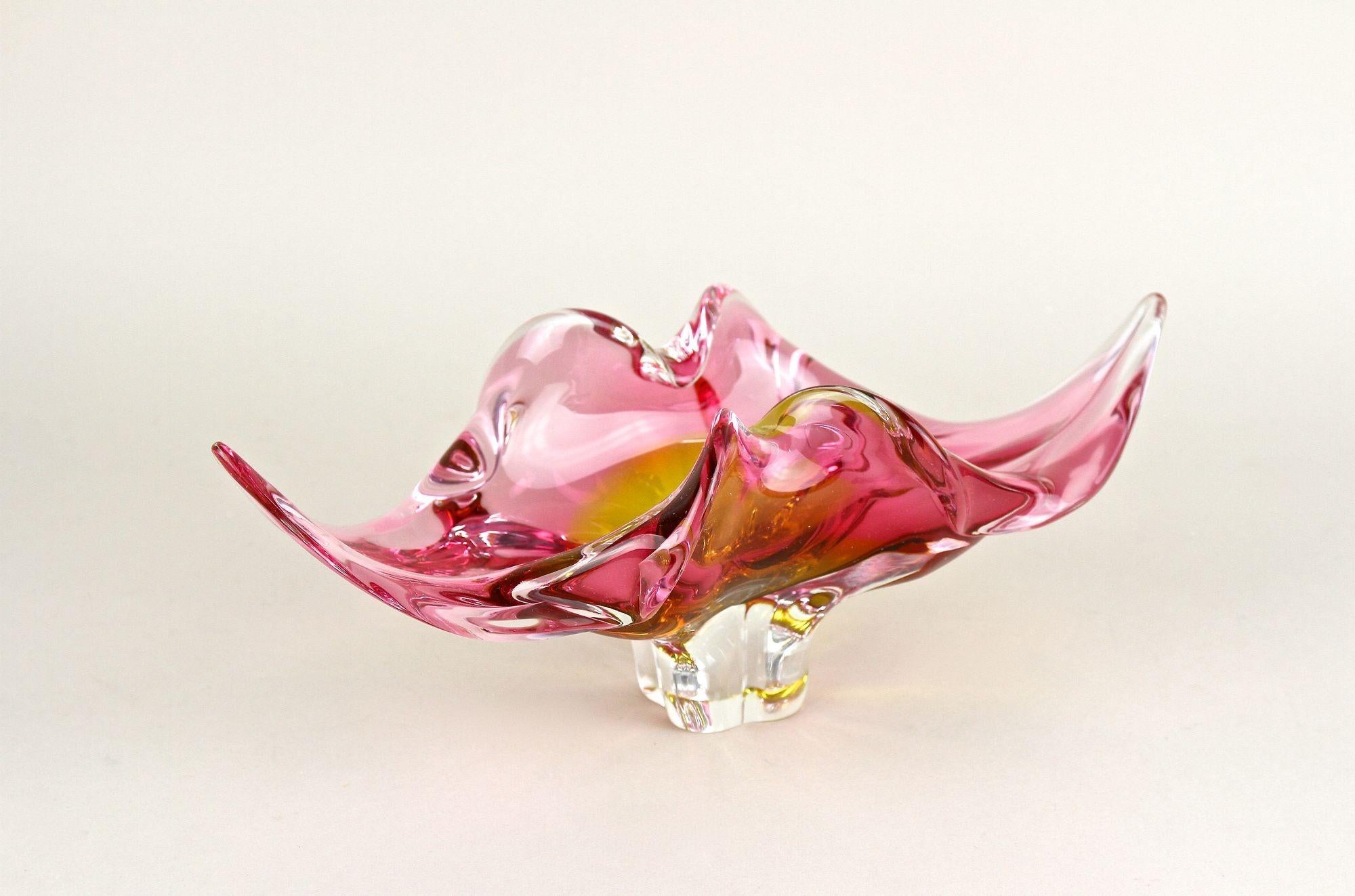 Cuenco de cristal de Murano de mediados de siglo Rosa/Amarillo, Italia ca. 1960 en venta 7