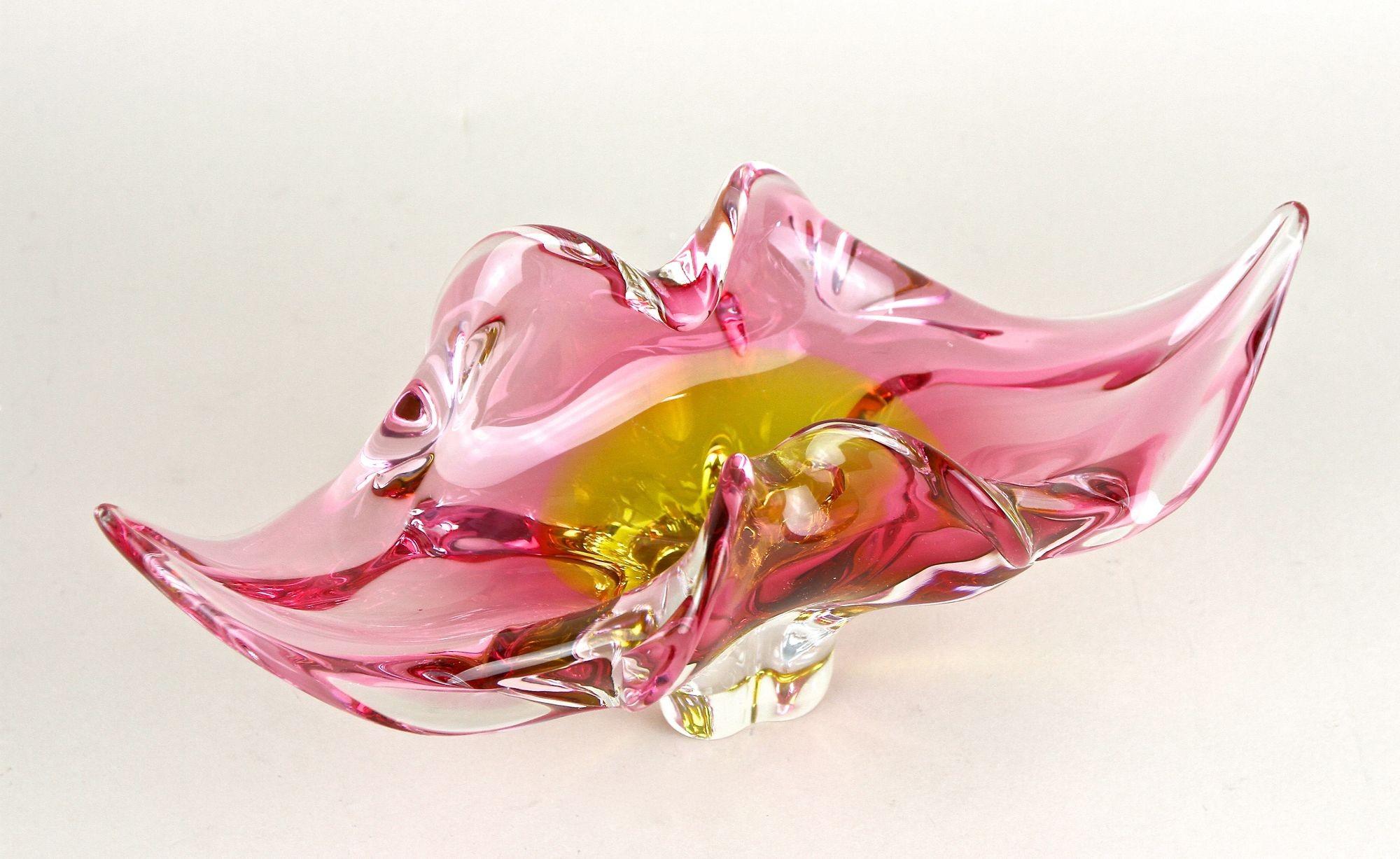 Cuenco de cristal de Murano de mediados de siglo Rosa/Amarillo, Italia ca. 1960 en venta 12