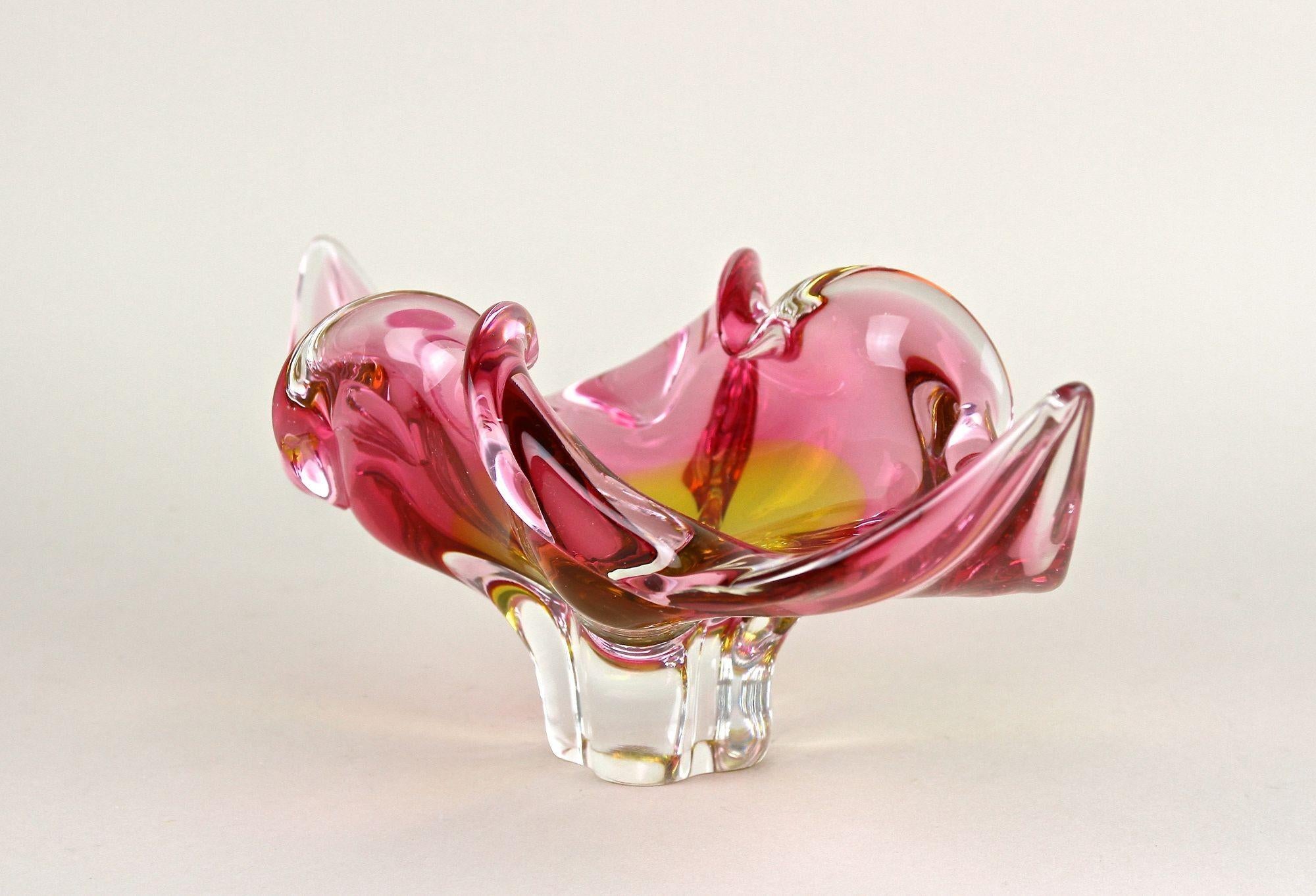 Cuenco de cristal de Murano de mediados de siglo Rosa/Amarillo, Italia ca. 1960 en Bueno estado para la venta en Lichtenberg, AT