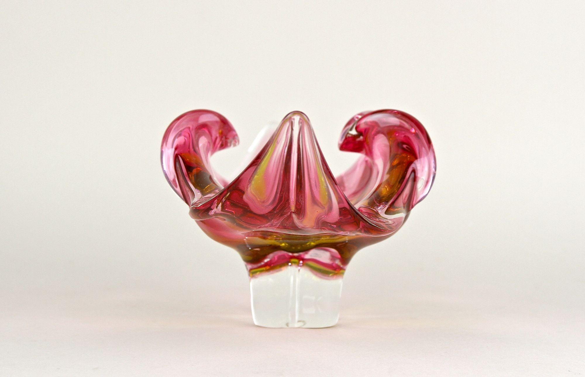Cuenco de cristal de Murano de mediados de siglo Rosa/Amarillo, Italia ca. 1960 siglo XX en venta