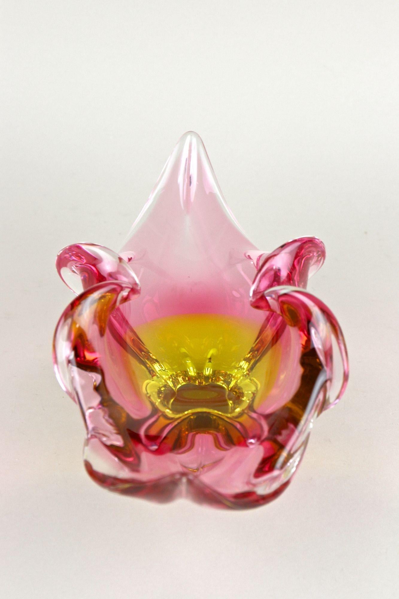 Cuenco de cristal de Murano de mediados de siglo Rosa/Amarillo, Italia ca. 1960 Cristal de Murano en venta