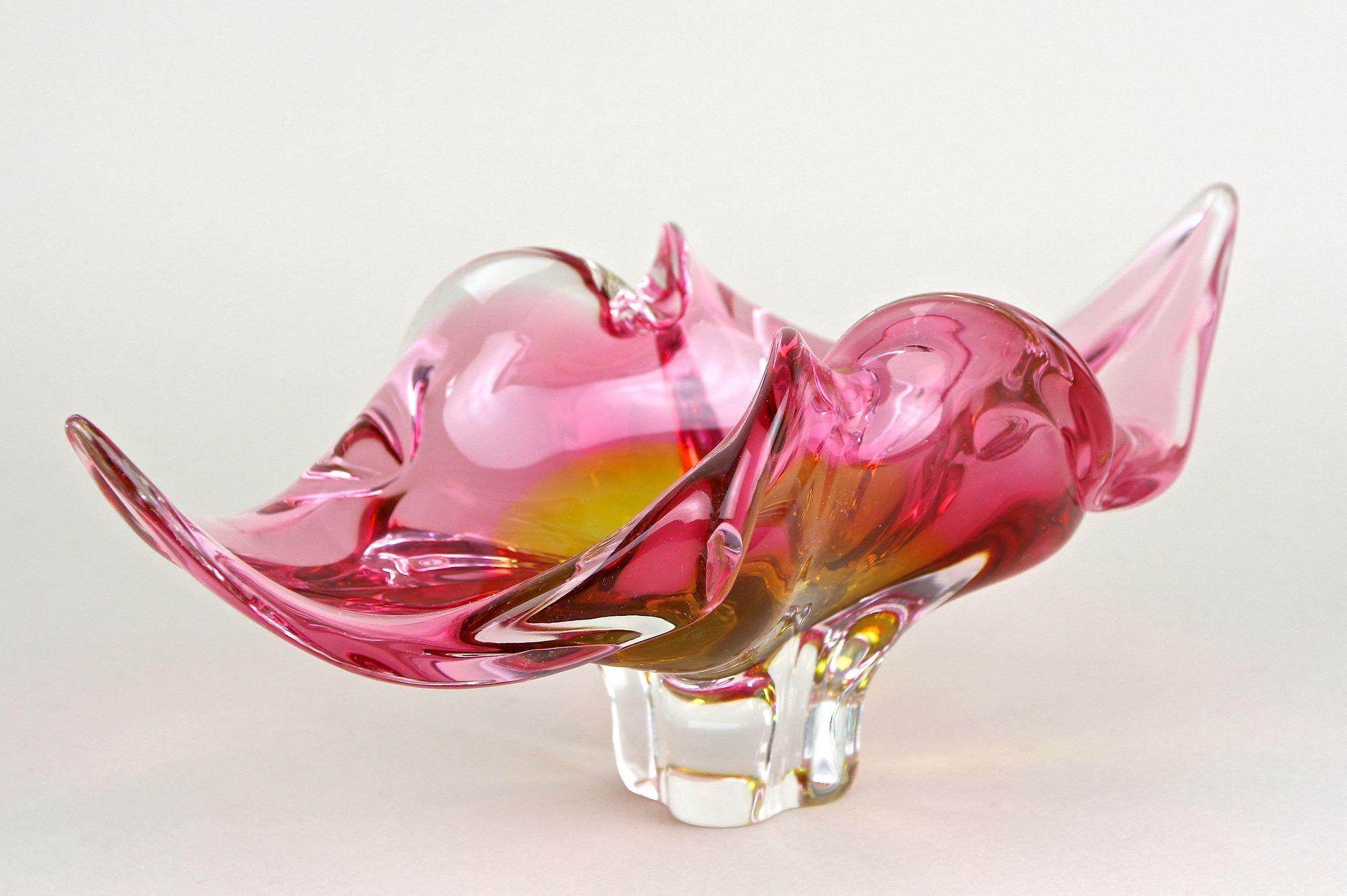 Cuenco de cristal de Murano de mediados de siglo Rosa/Amarillo, Italia ca. 1960 en venta 1