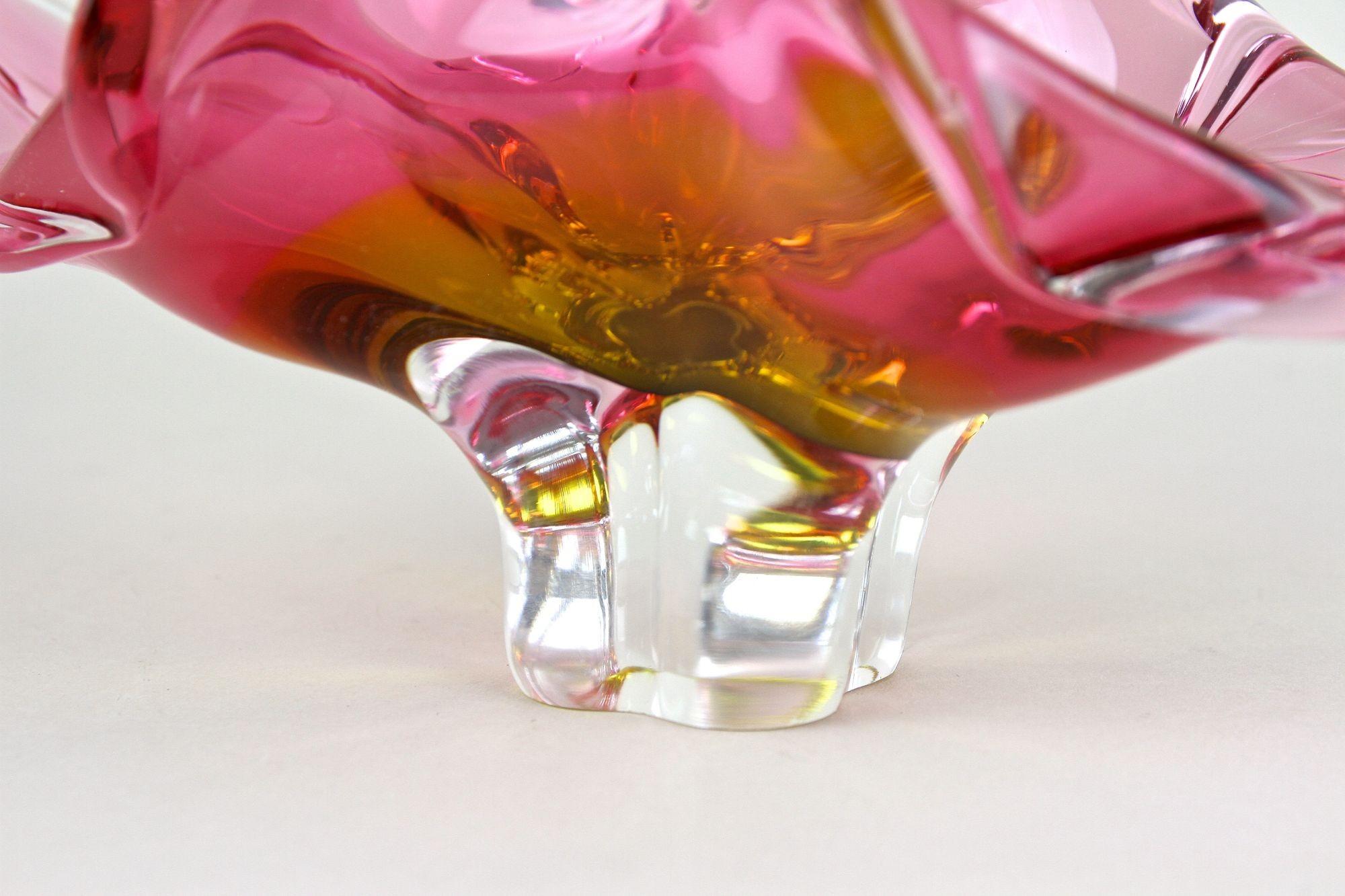 Cuenco de cristal de Murano de mediados de siglo Rosa/Amarillo, Italia ca. 1960 en venta 3