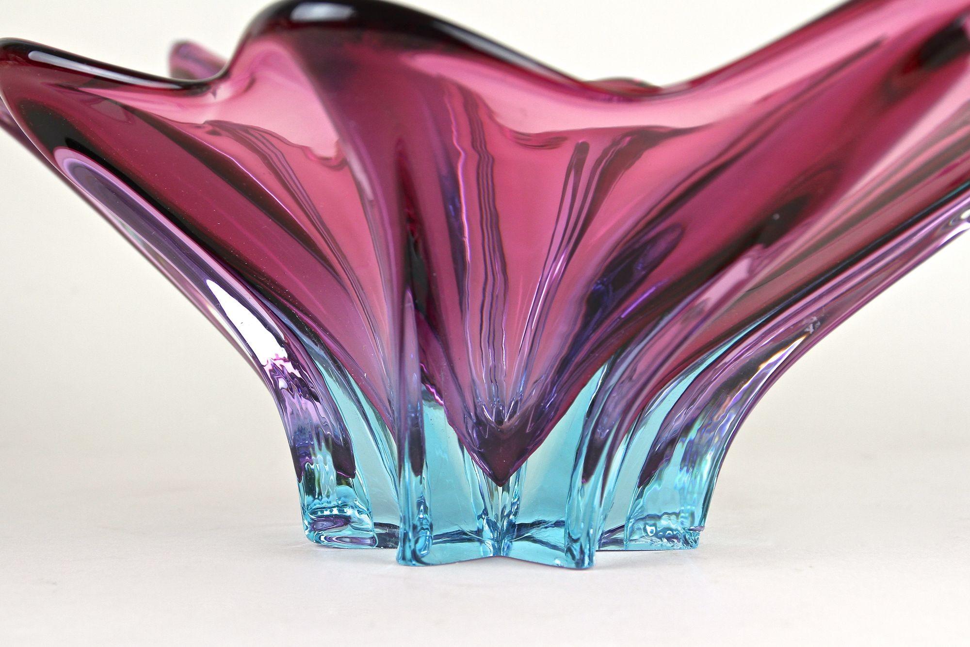 Murano-Glasschale aus der Mitte des Jahrhunderts, lila/blaue Töne, Italien ca. 1960 im Zustand „Gut“ im Angebot in Lichtenberg, AT