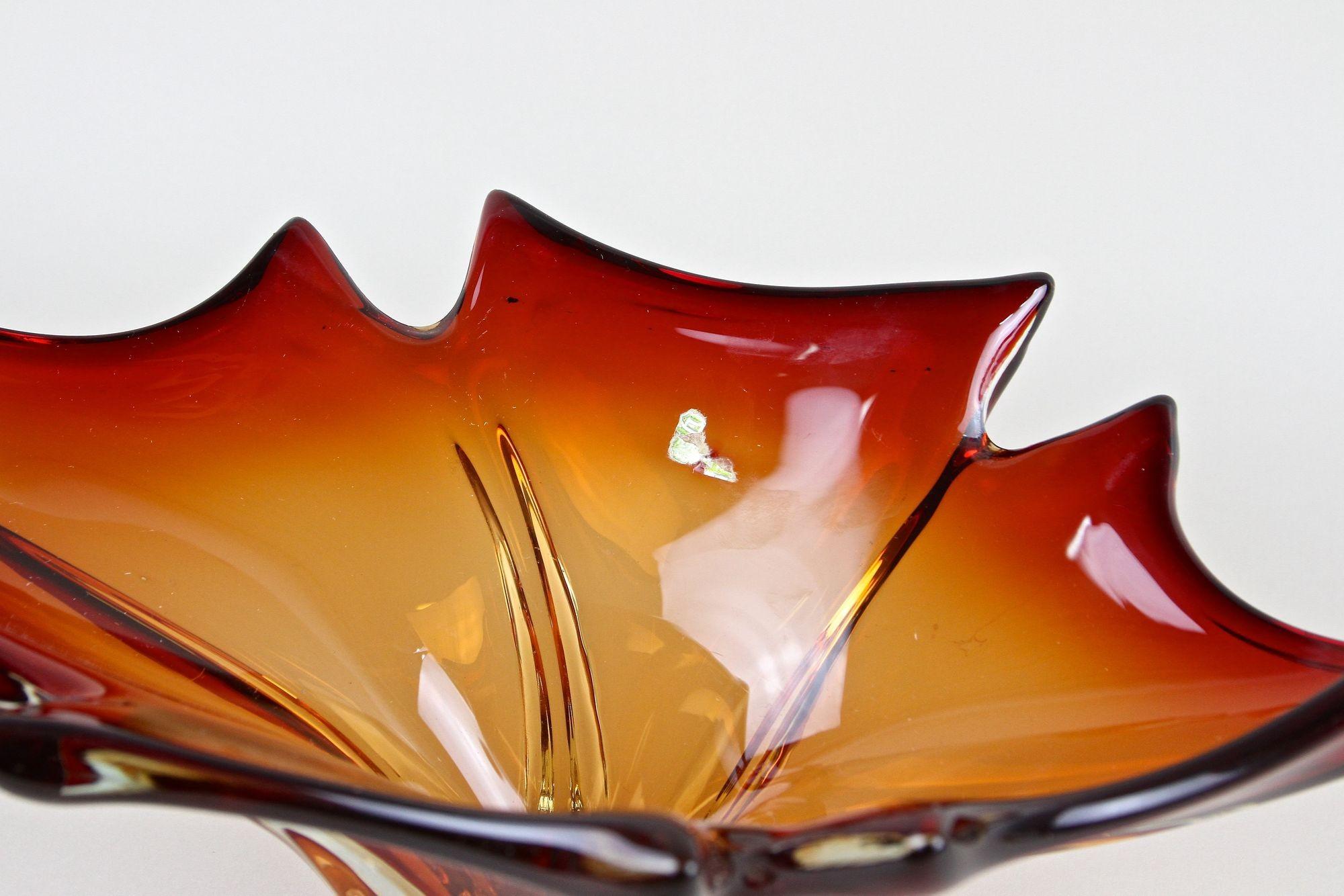 Mid-Century Murano Glass Bowl - Red/ Orange Tones, Italy, circa 1960/70 For Sale 4