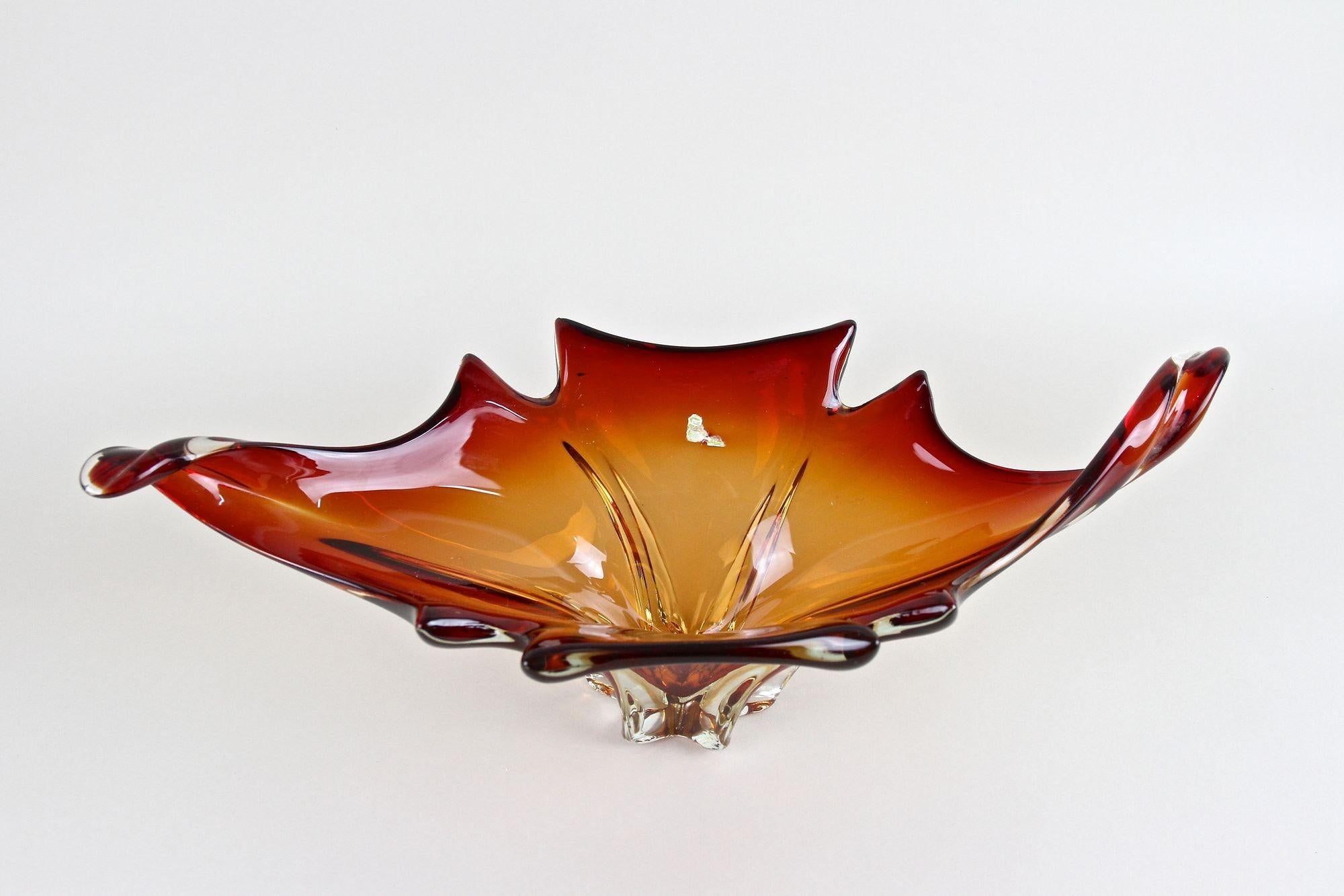Mid-Century Murano Glass Bowl - Red/ Orange Tones, Italy, circa 1960/70 For Sale 5