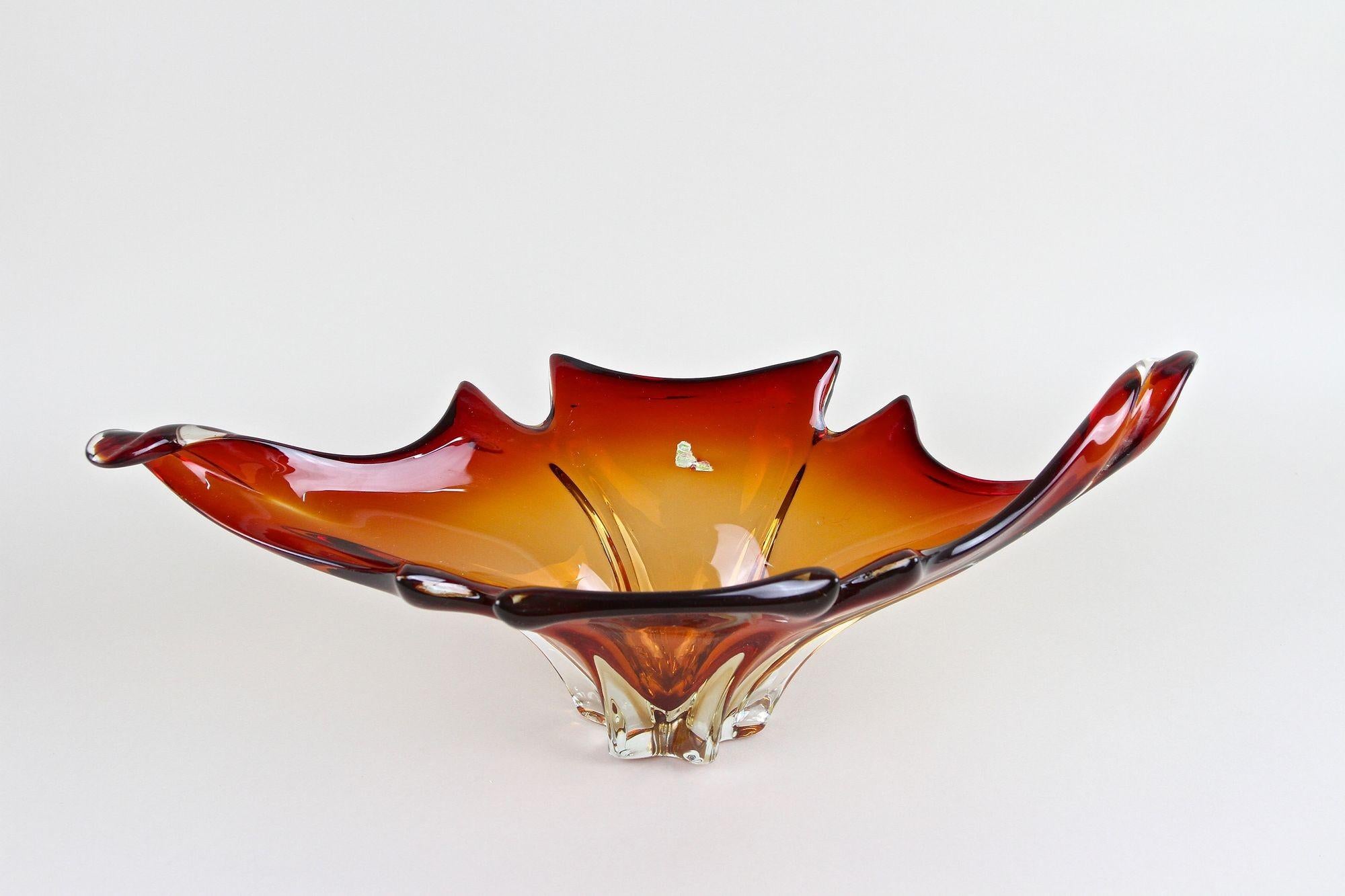 Mid-Century Murano Glass Bowl - Red/ Orange Tones, Italy, circa 1960/70 For Sale 6