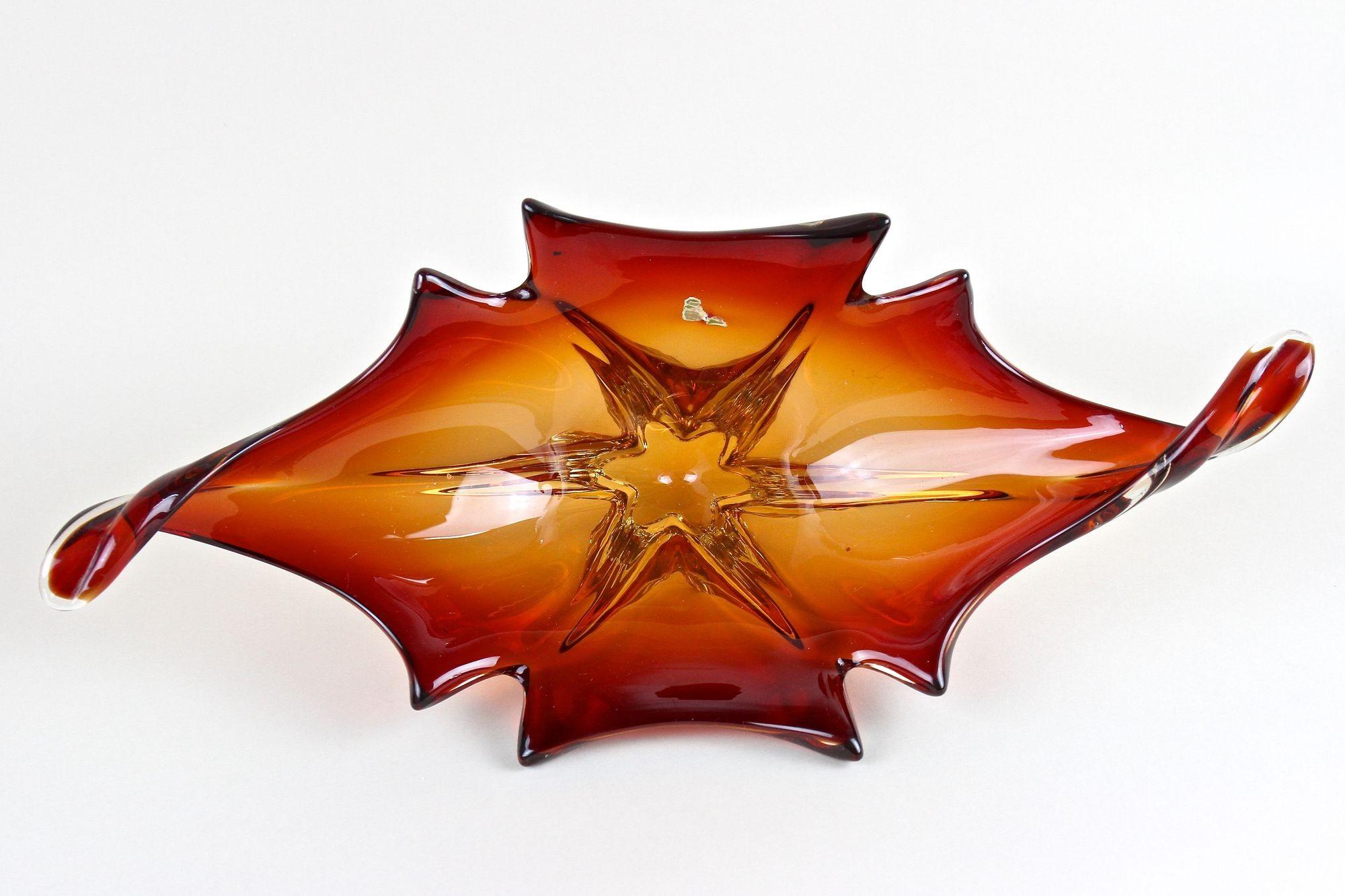 Mid-Century Murano Glass Bowl - Red/ Orange Tones, Italy, circa 1960/70 For Sale 7