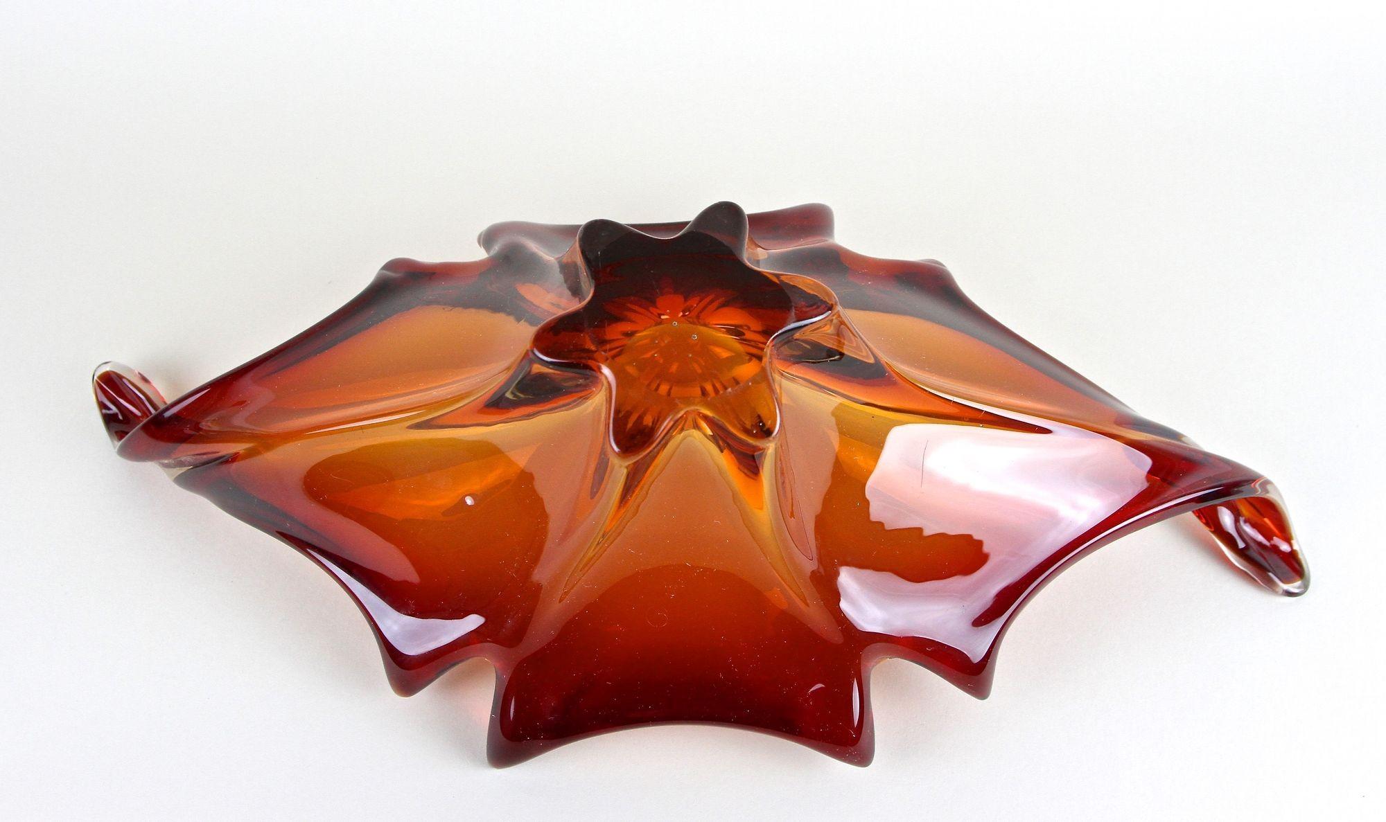 Mid-Century Murano Glass Bowl - Red/ Orange Tones, Italy, circa 1960/70 For Sale 8