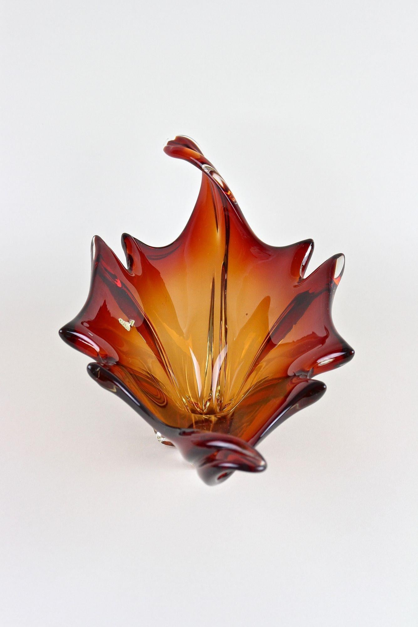 Murano-Glasschale aus der Jahrhundertmitte - Rot/Orange-Töne, Italien, um 1960/70 (Moderne der Mitte des Jahrhunderts)