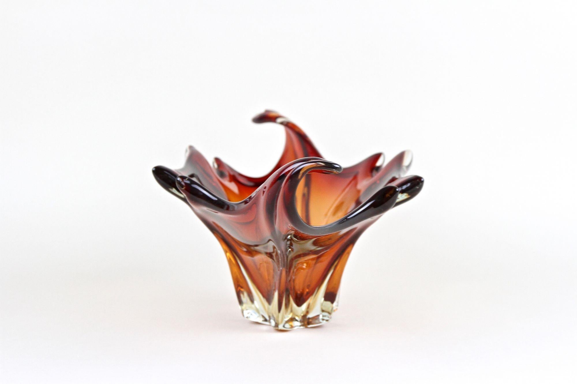 Murano-Glasschale aus der Jahrhundertmitte - Rot/Orange-Töne, Italien, um 1960/70 (Italienisch)