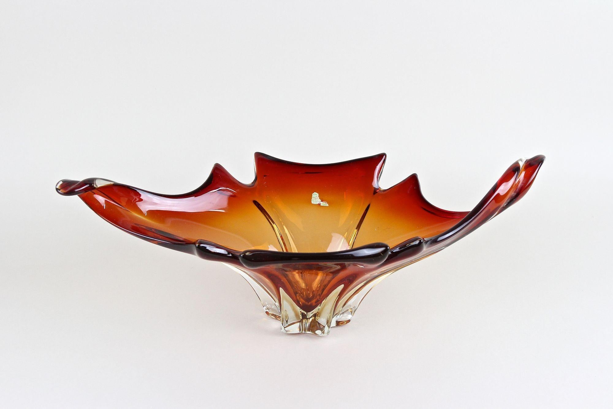 Murano-Glasschale aus der Jahrhundertmitte - Rot/Orange-Töne, Italien, um 1960/70 (20. Jahrhundert)